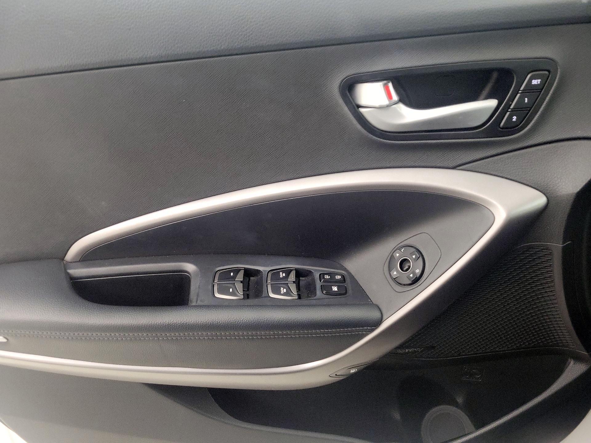 Thumbnail: 2016 Hyundai Santa Fe - 12