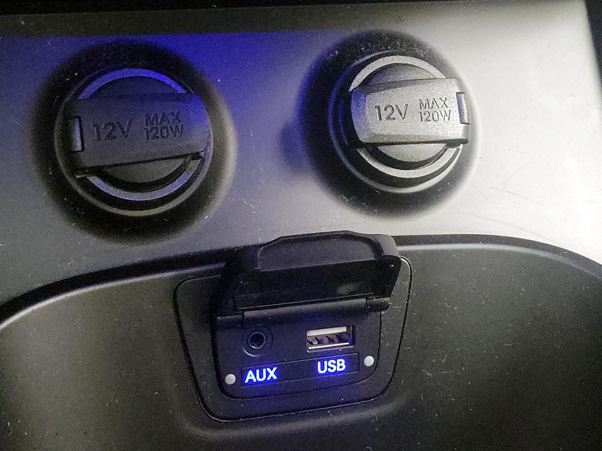 Thumbnail: 2016 Hyundai Santa Fe - 18