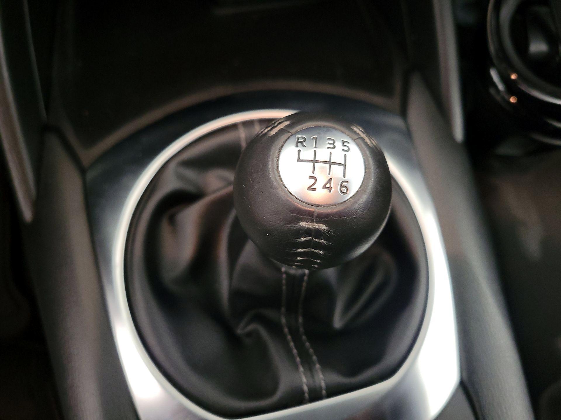 Thumbnail: 2021 Mazda MX-5 Miata - 17