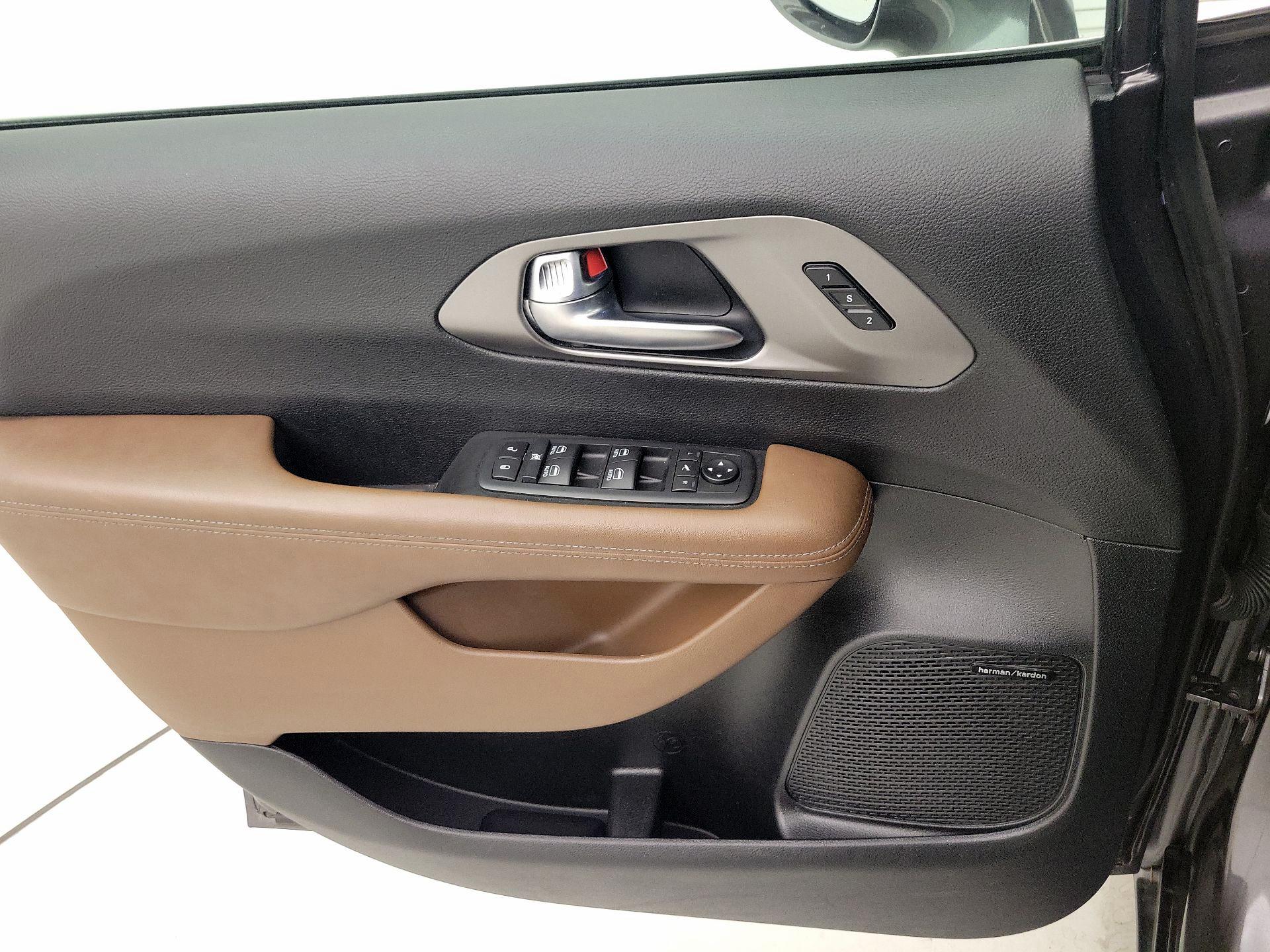 Thumbnail: 2020 Chrysler Pacifica - 12