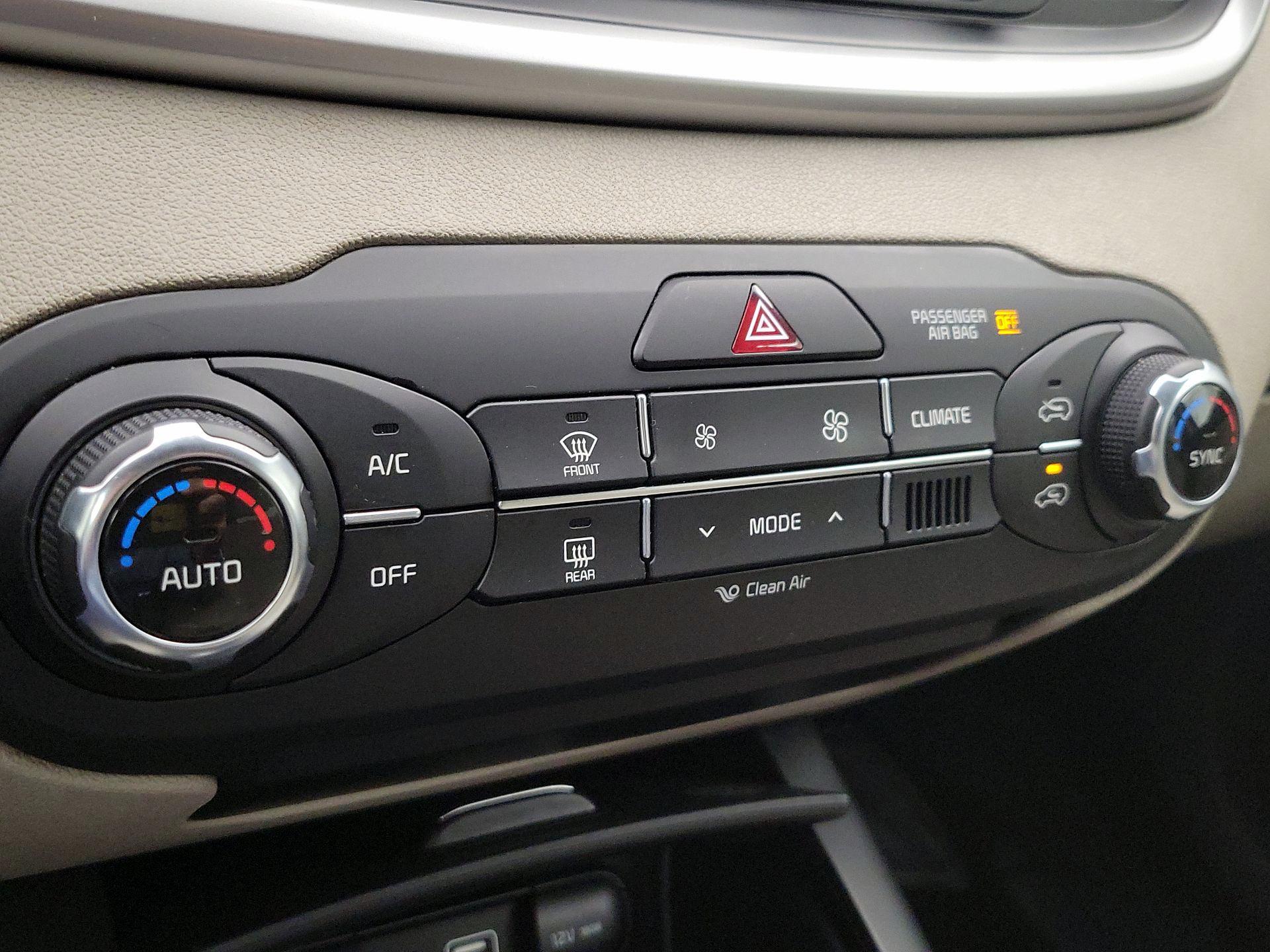 Thumbnail: 2018 Kia Sorento - 16