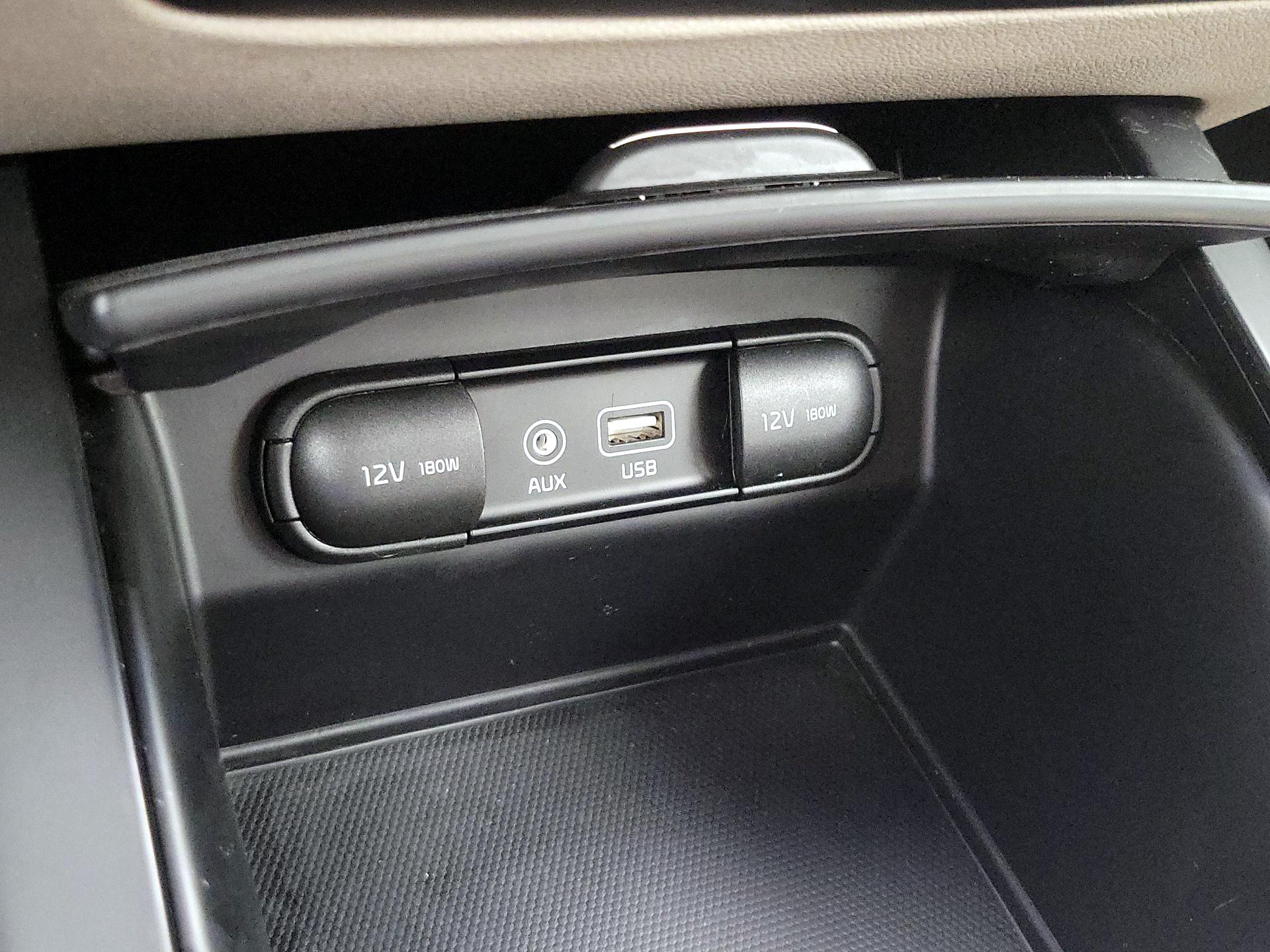 Thumbnail: 2018 Kia Sorento - 18