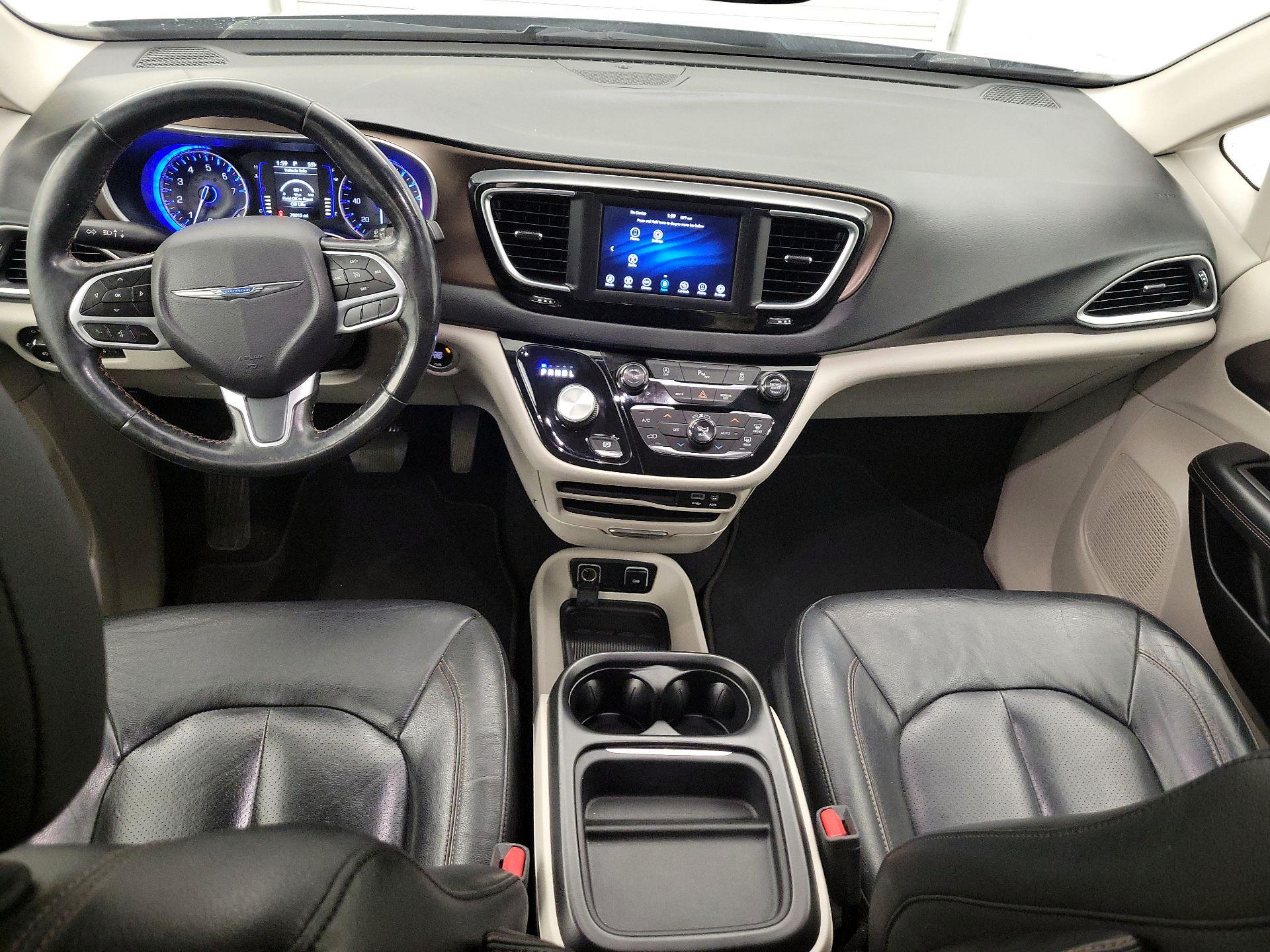 Thumbnail: 2019 Chrysler Pacifica - 9