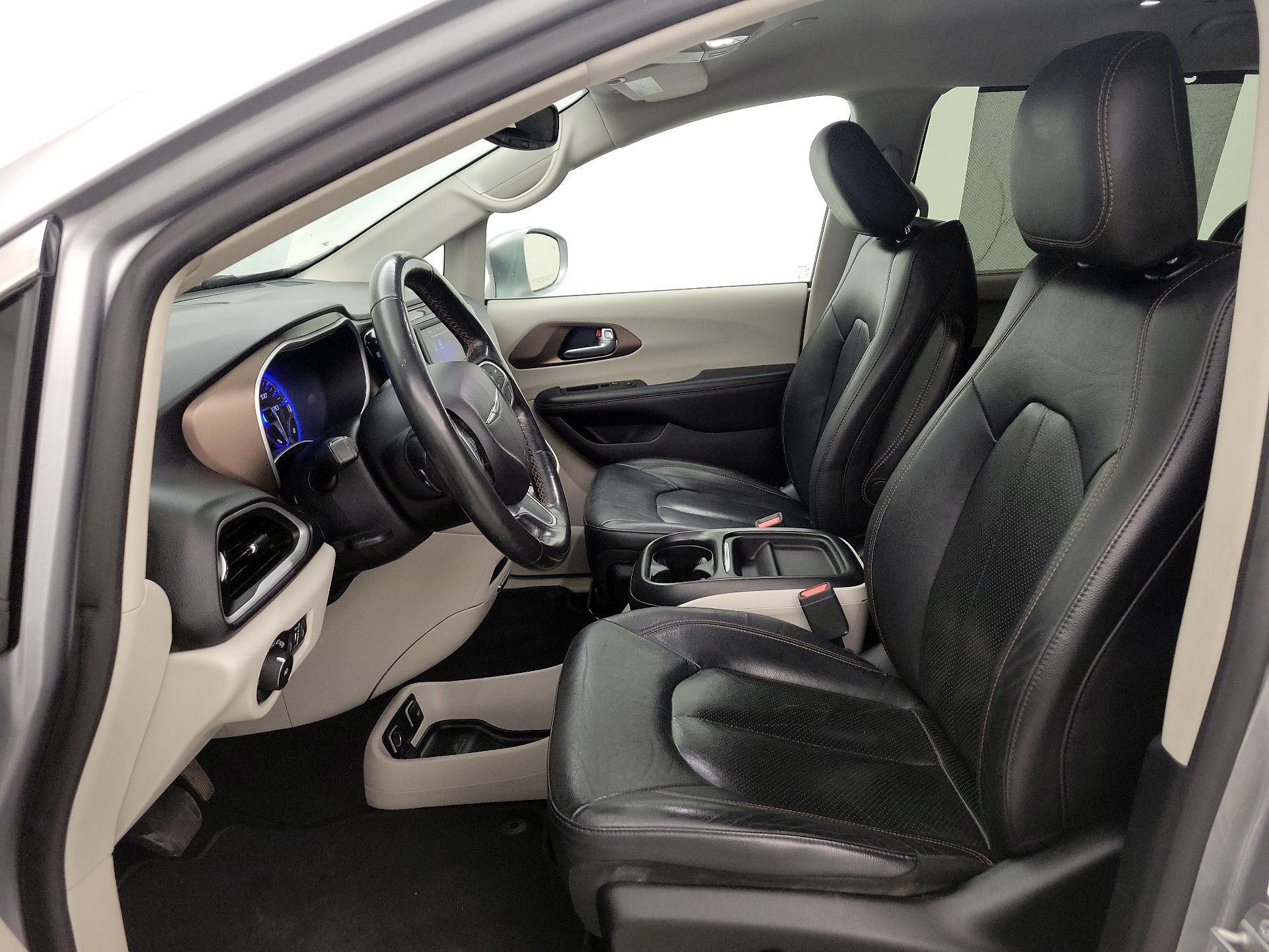 Thumbnail: 2019 Chrysler Pacifica - 11