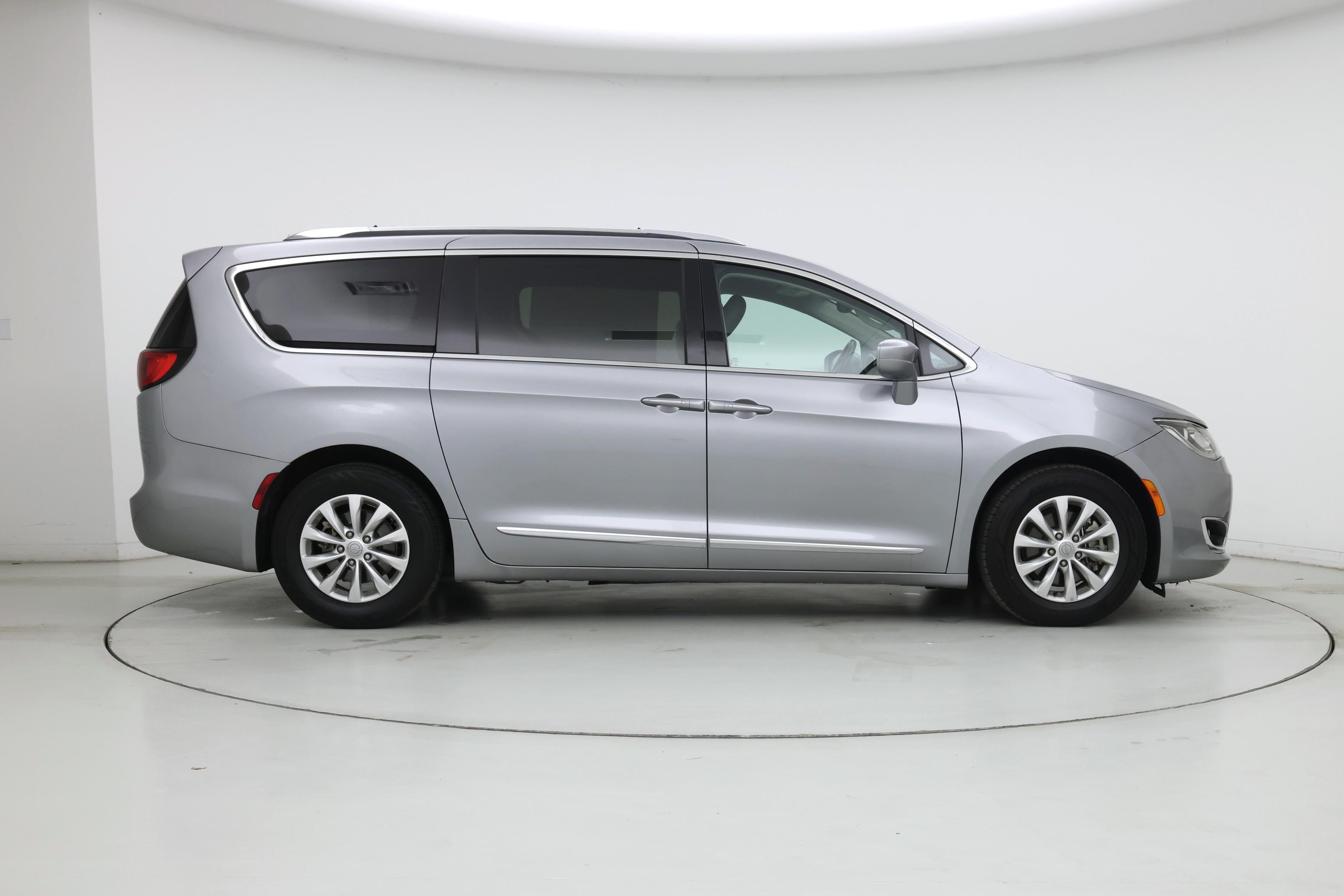 Thumbnail: 2019 Chrysler Pacifica - 7
