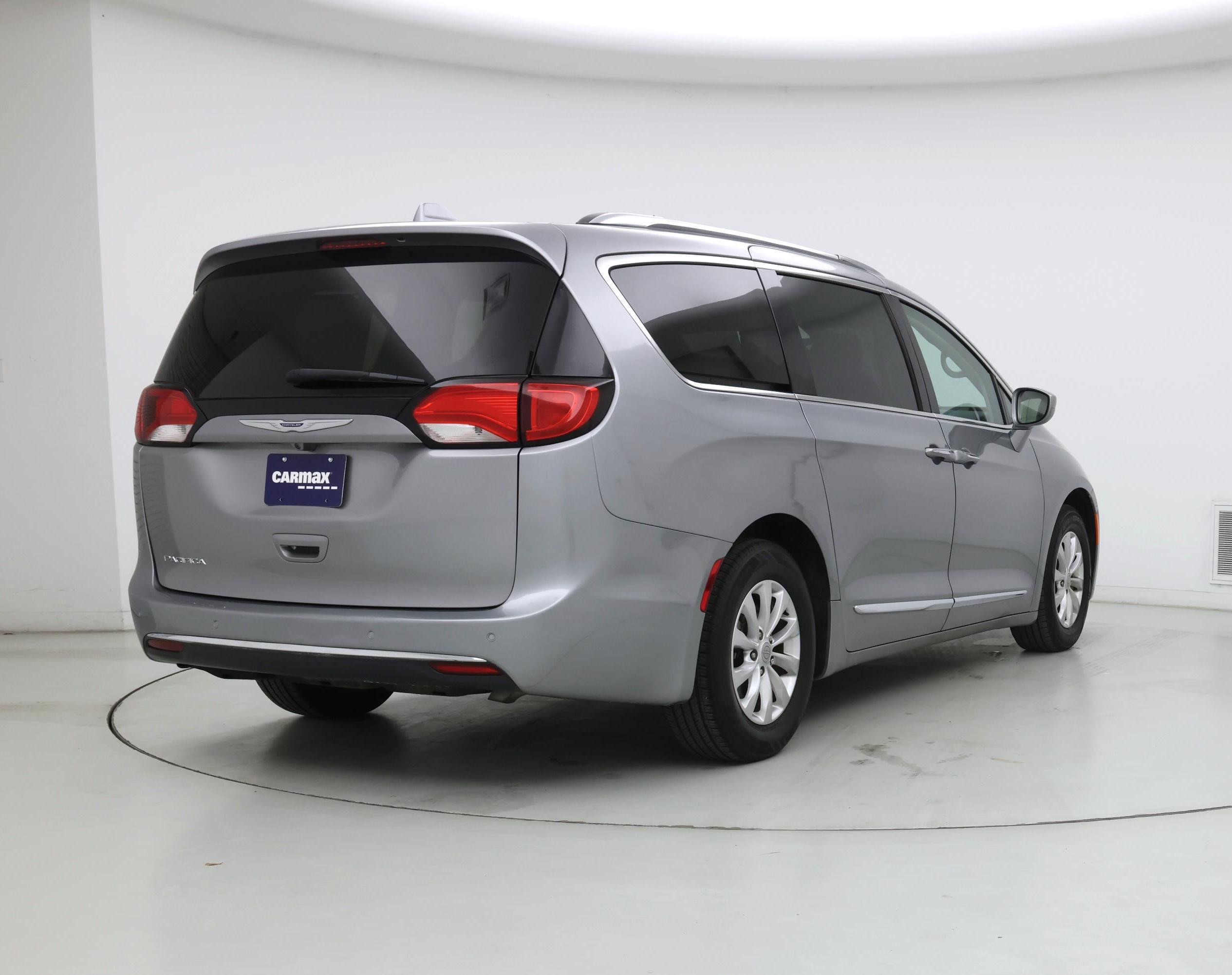 Thumbnail: 2019 Chrysler Pacifica - 8