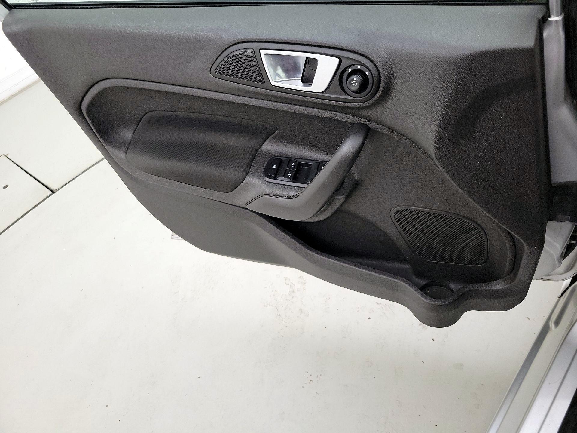 Thumbnail: 2016 Ford Fiesta - 12