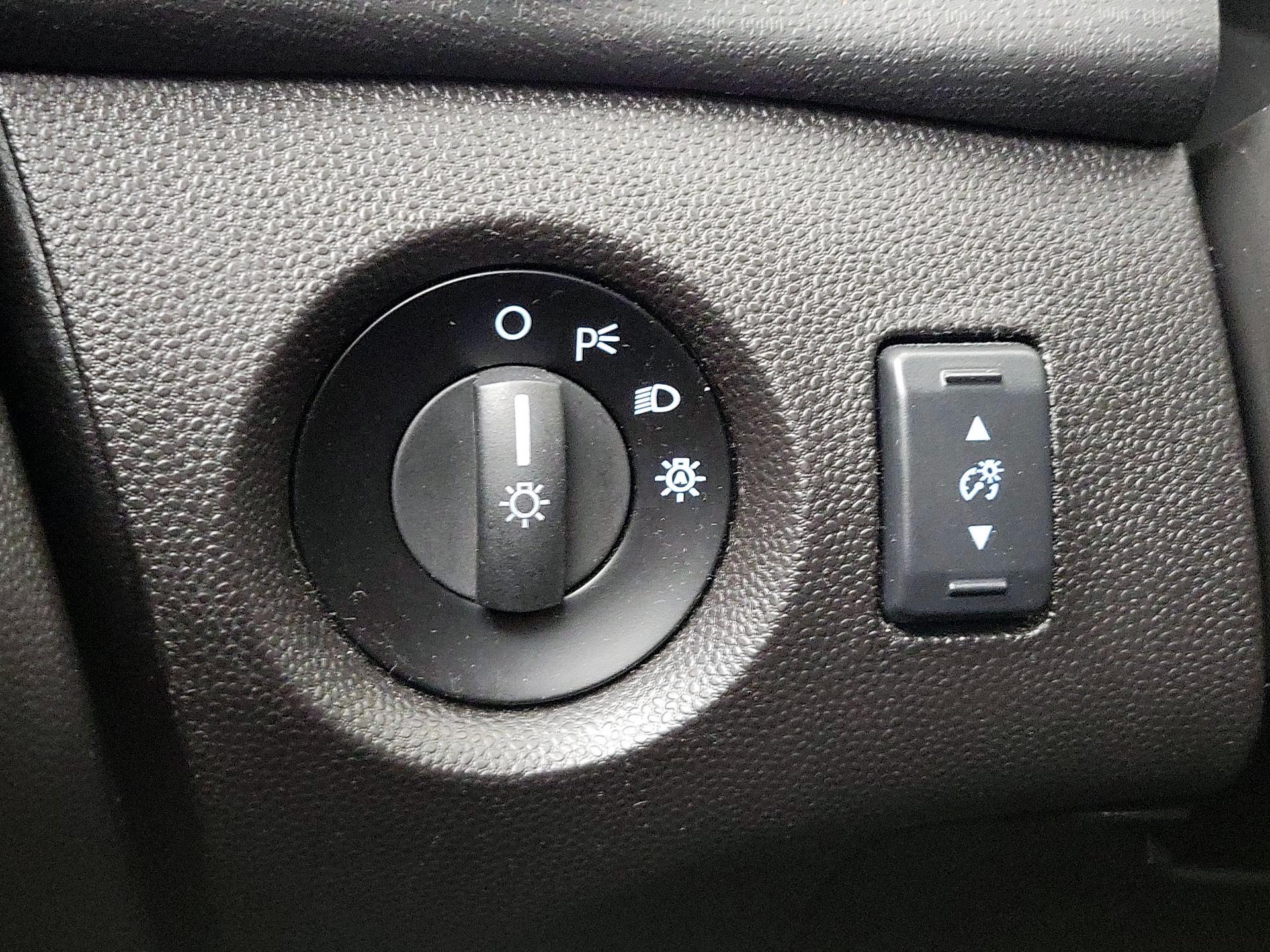 Thumbnail: 2016 Ford Fiesta - 13