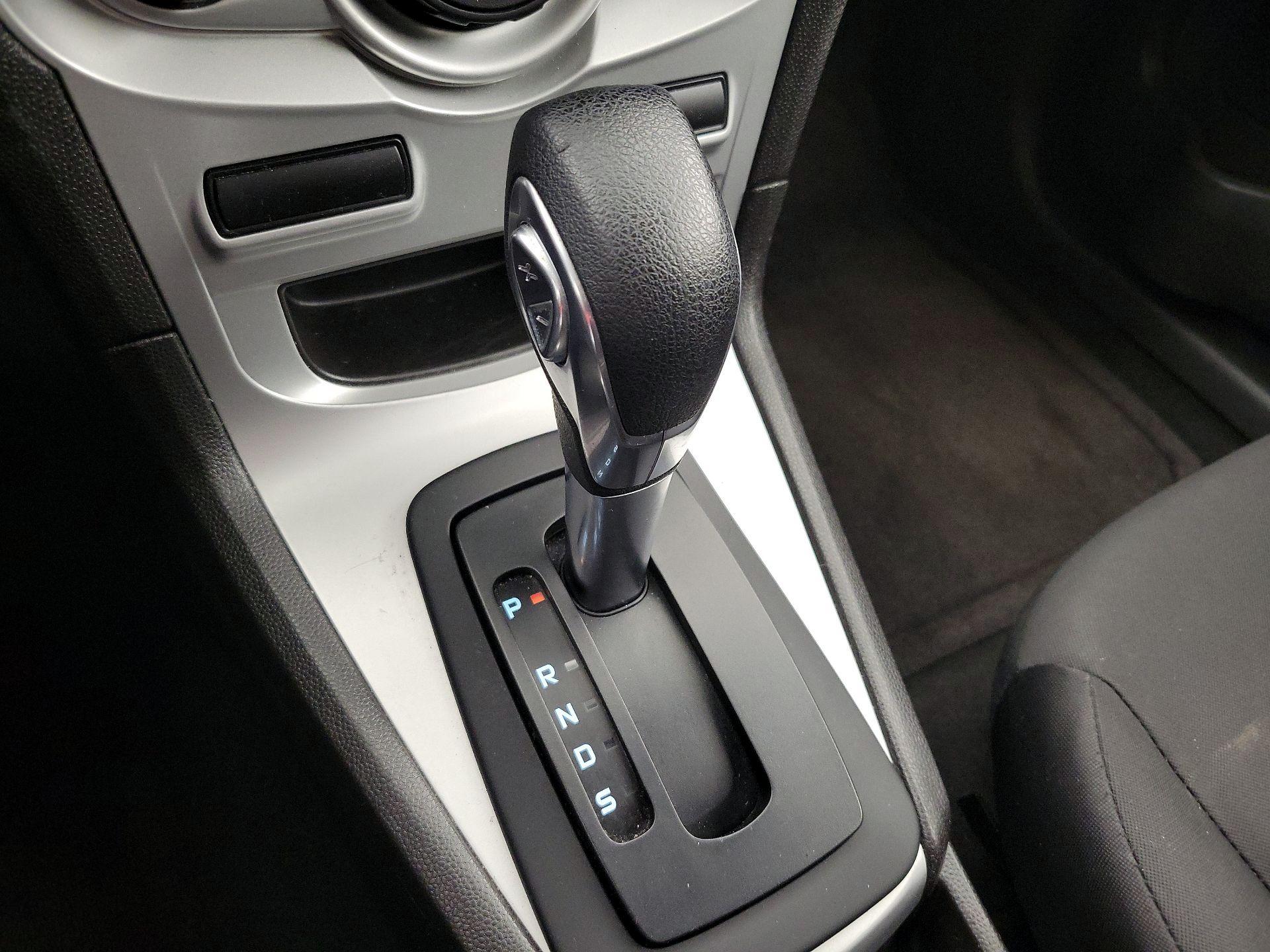 Thumbnail: 2016 Ford Fiesta - 16