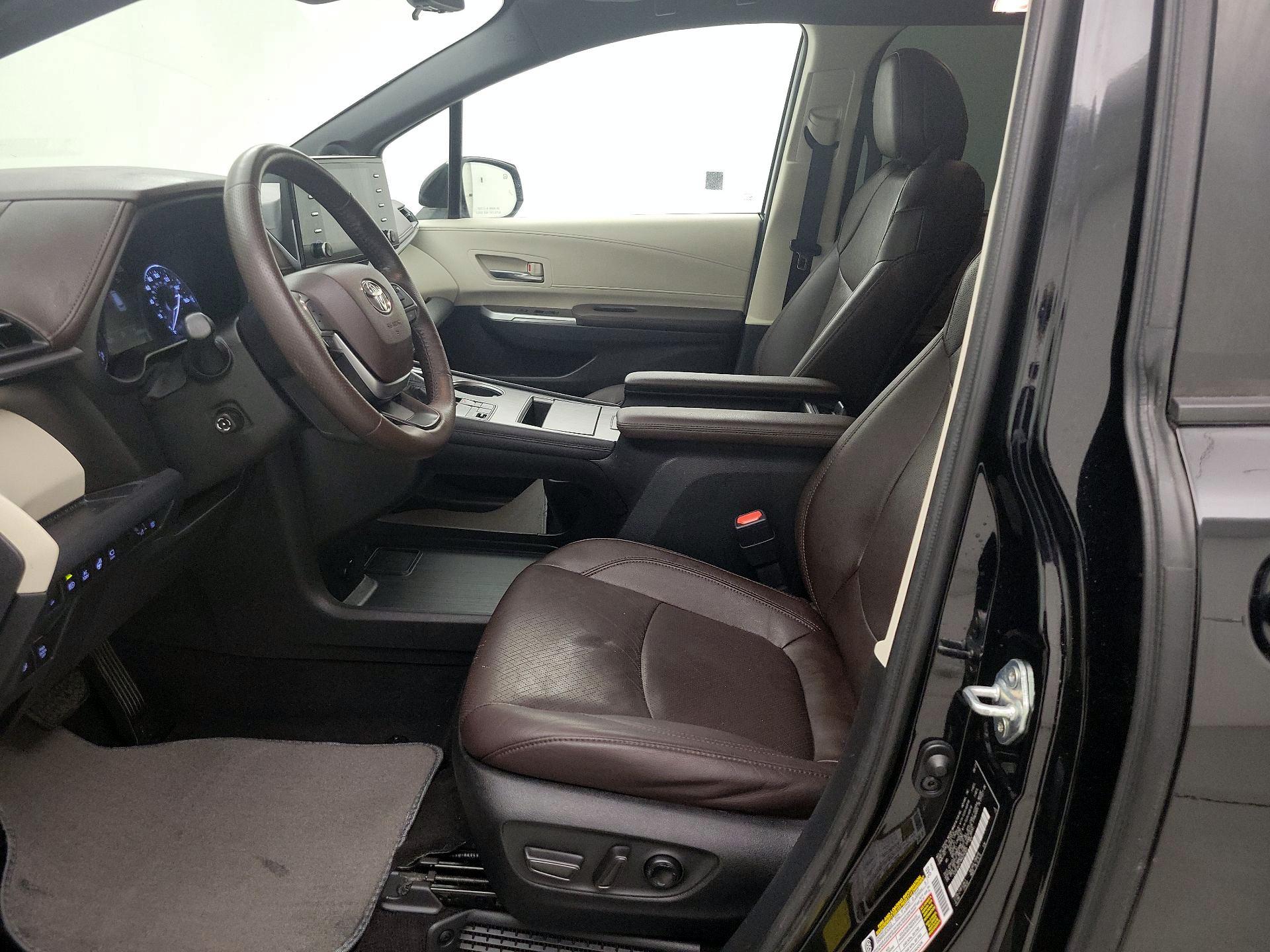 Thumbnail: 2021 Toyota Sienna - 11