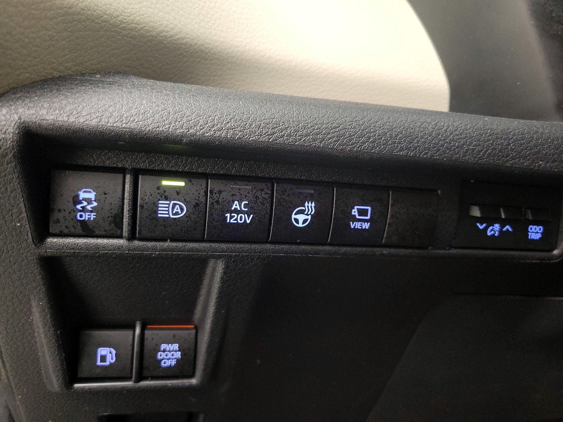 Thumbnail: 2021 Toyota Sienna - 13