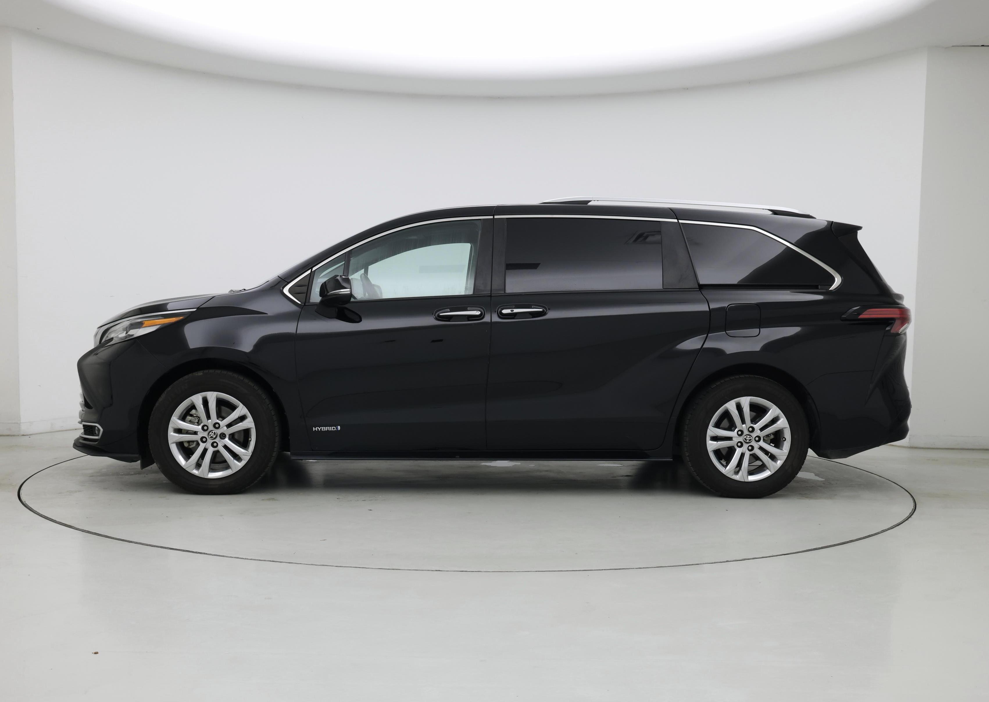 Thumbnail: 2021 Toyota Sienna - 3