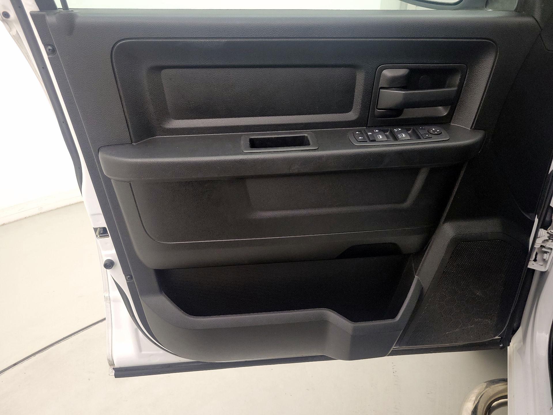 Thumbnail: 2020 RAM 1500 Classic - 12