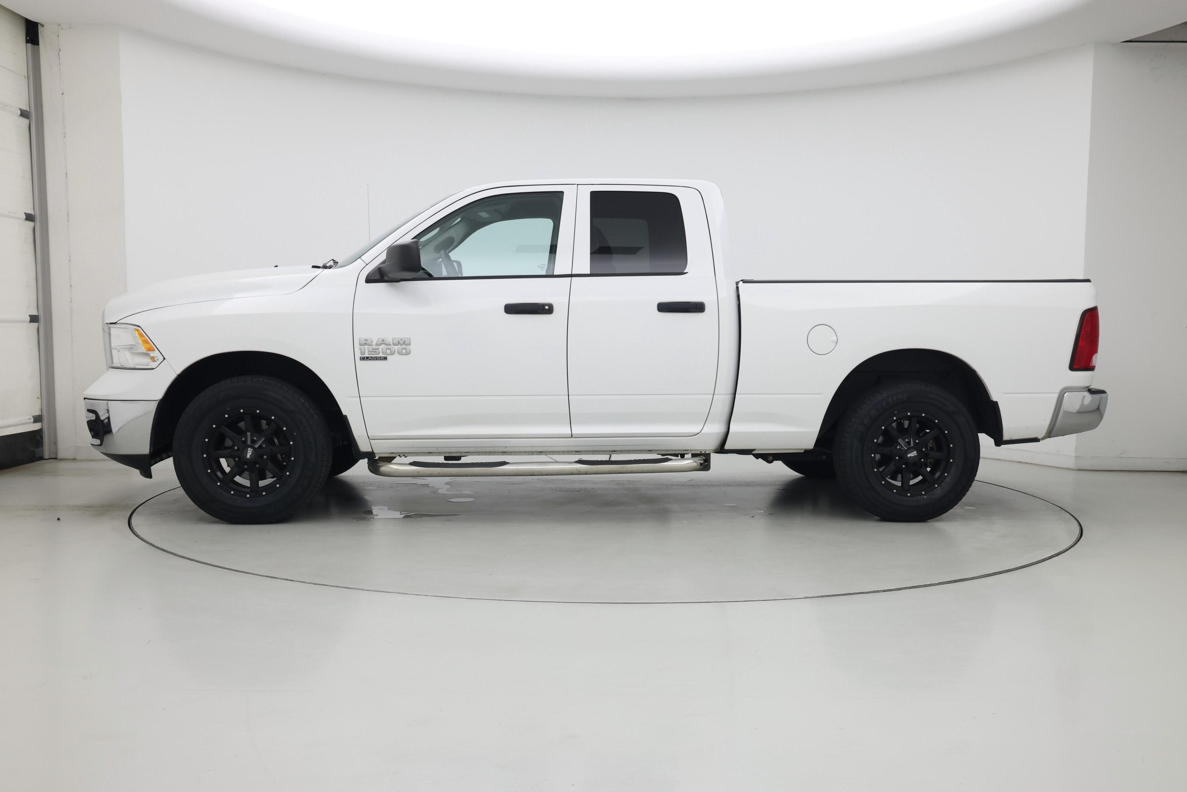 Thumbnail: 2020 RAM 1500 Classic - 3