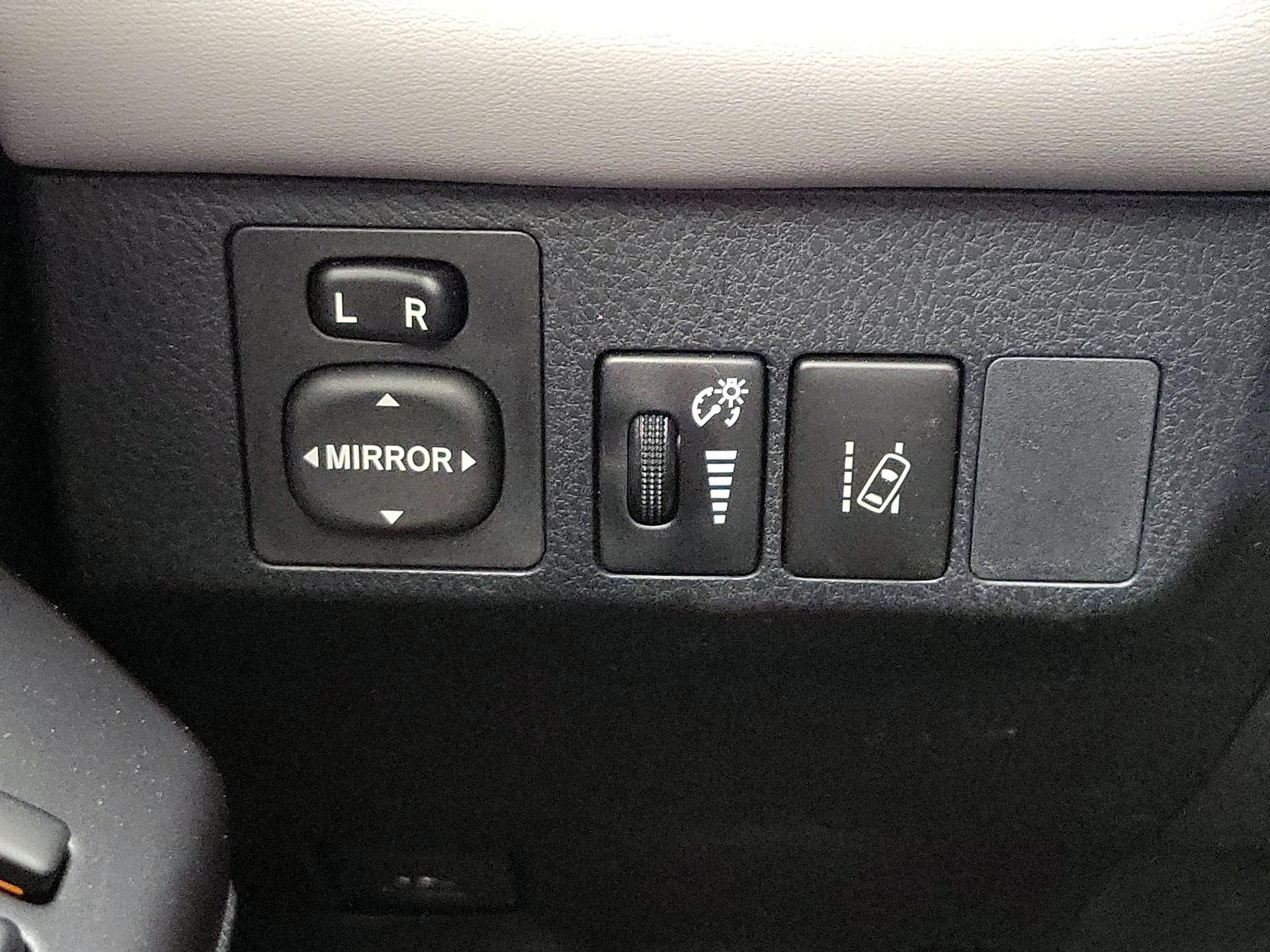 Thumbnail: 2017 Toyota RAV4 - 13