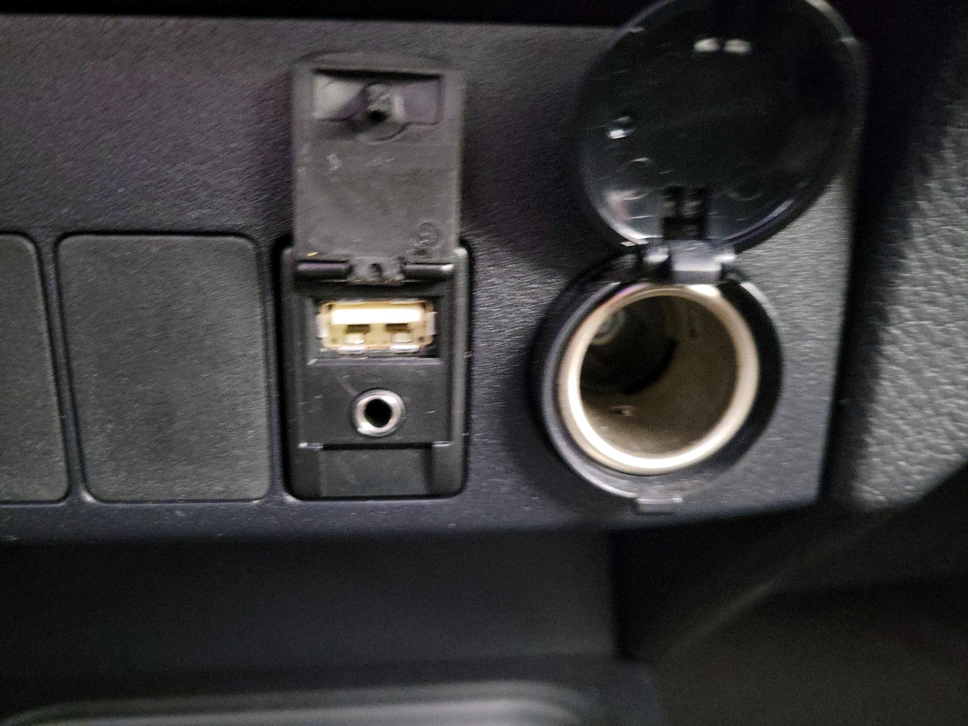 Thumbnail: 2017 Toyota RAV4 - 18