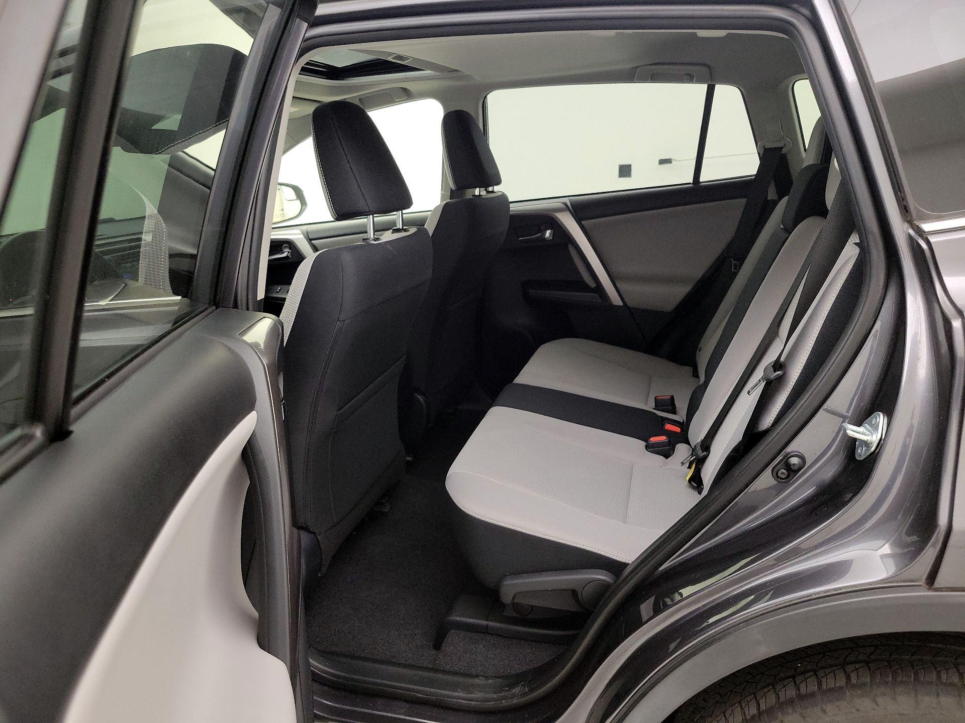 Thumbnail: 2017 Toyota RAV4 - 20