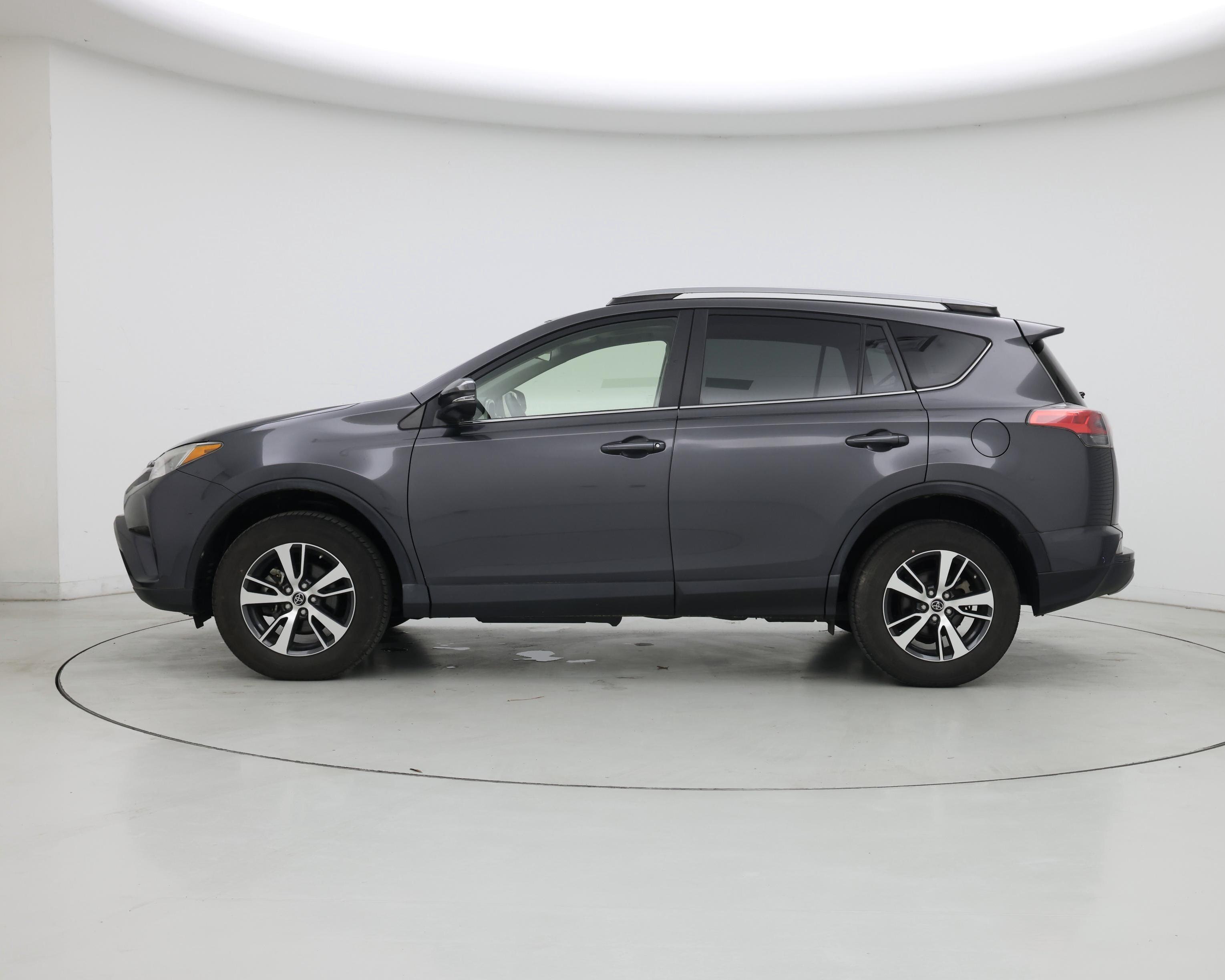 Thumbnail: 2017 Toyota RAV4 - 3