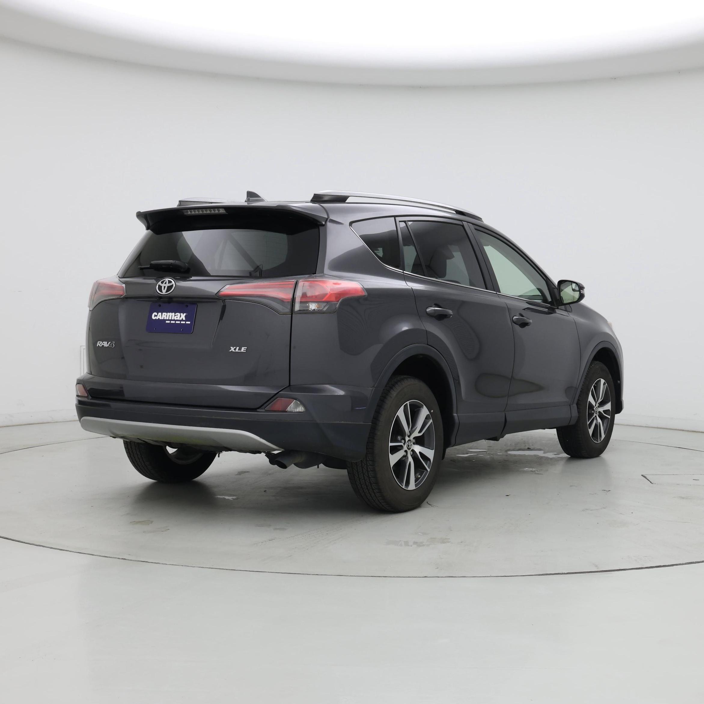 Thumbnail: 2017 Toyota RAV4 - 8