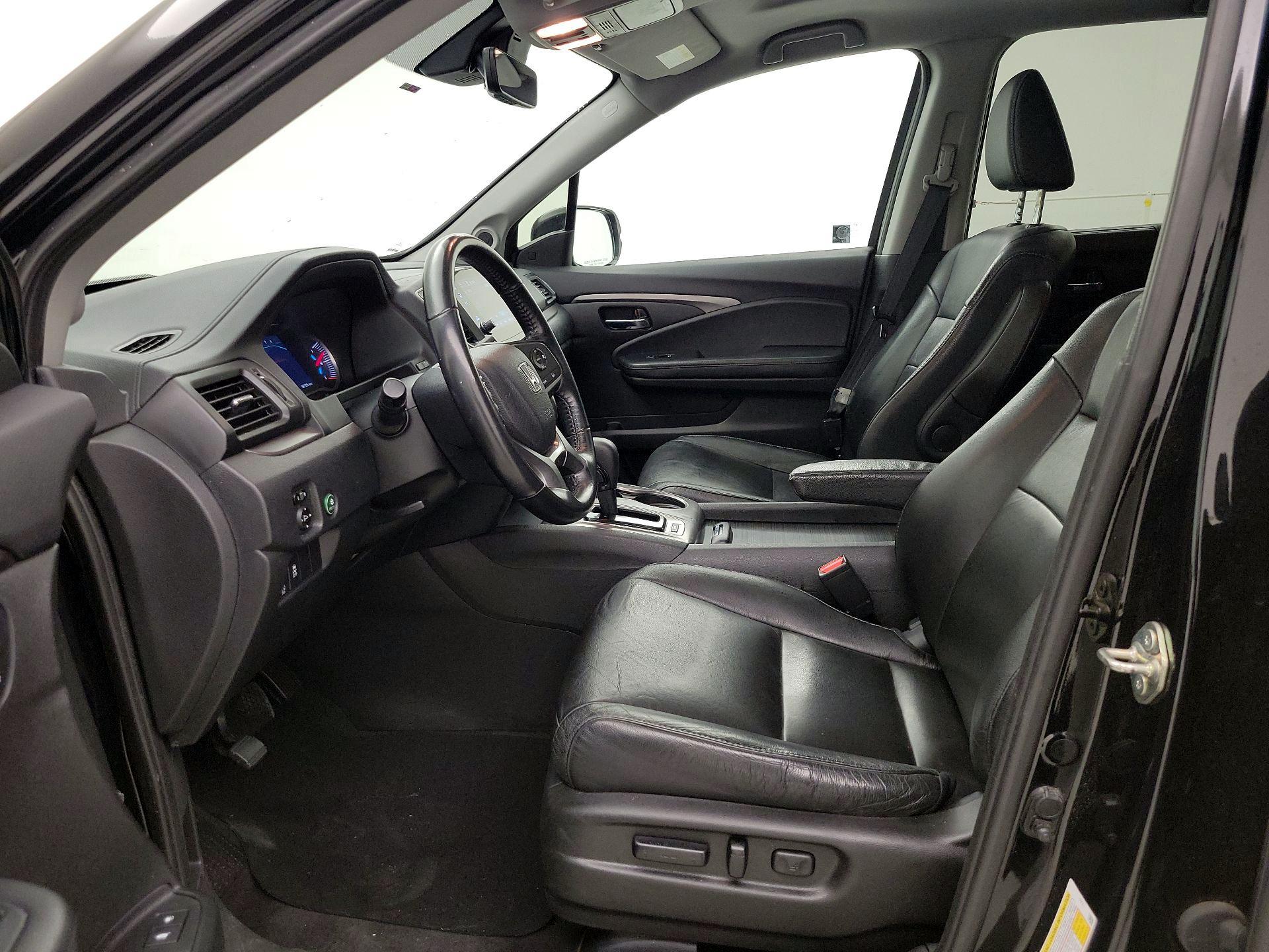 Thumbnail: 2019 Honda Pilot - 11