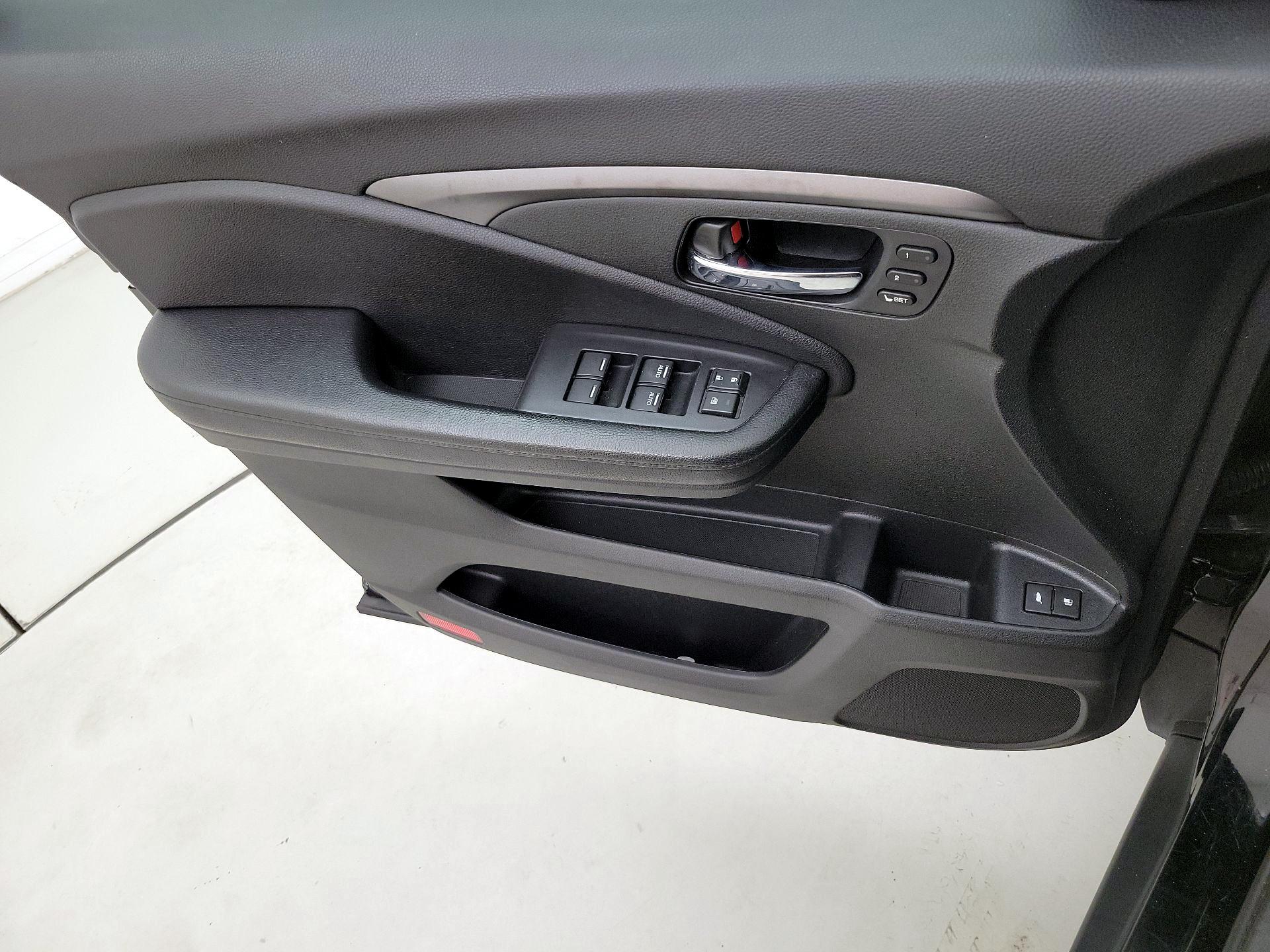 Thumbnail: 2019 Honda Pilot - 12