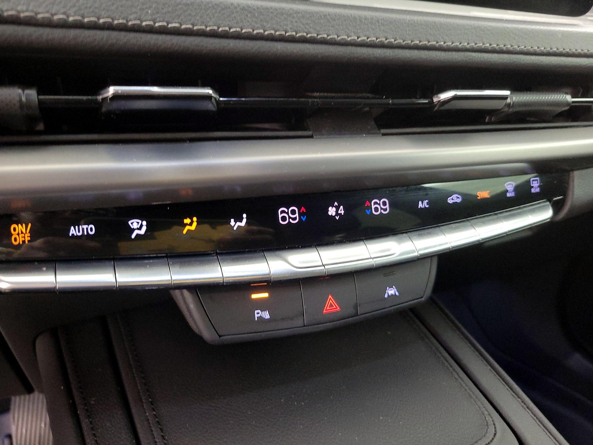 Thumbnail: 2024 Cadillac XT4 - 17