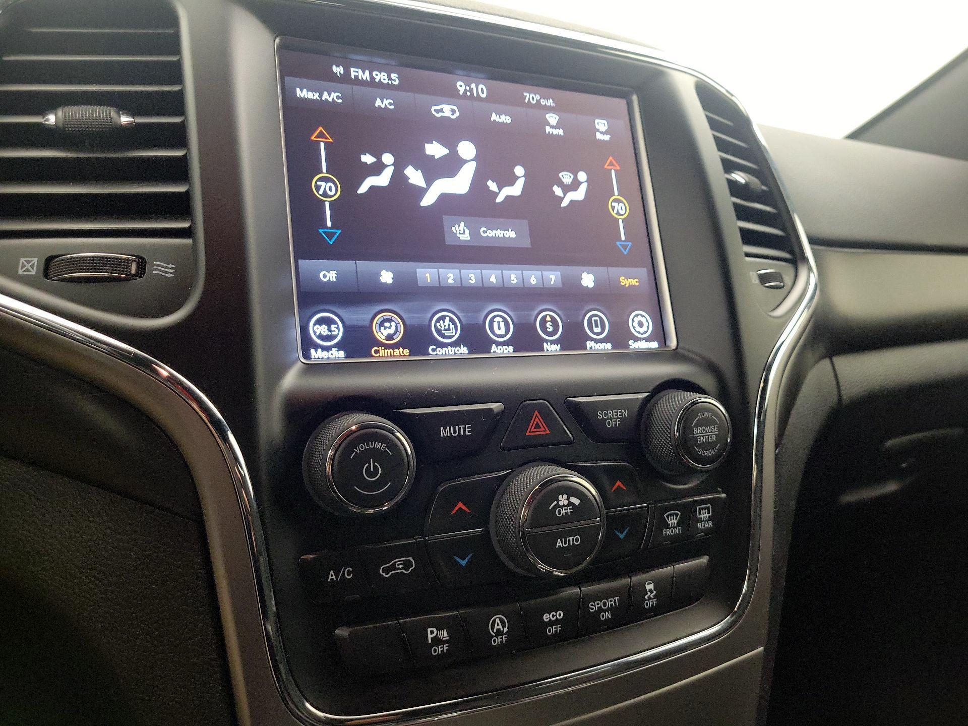 Thumbnail: 2018 Jeep Grand Cherokee - 17