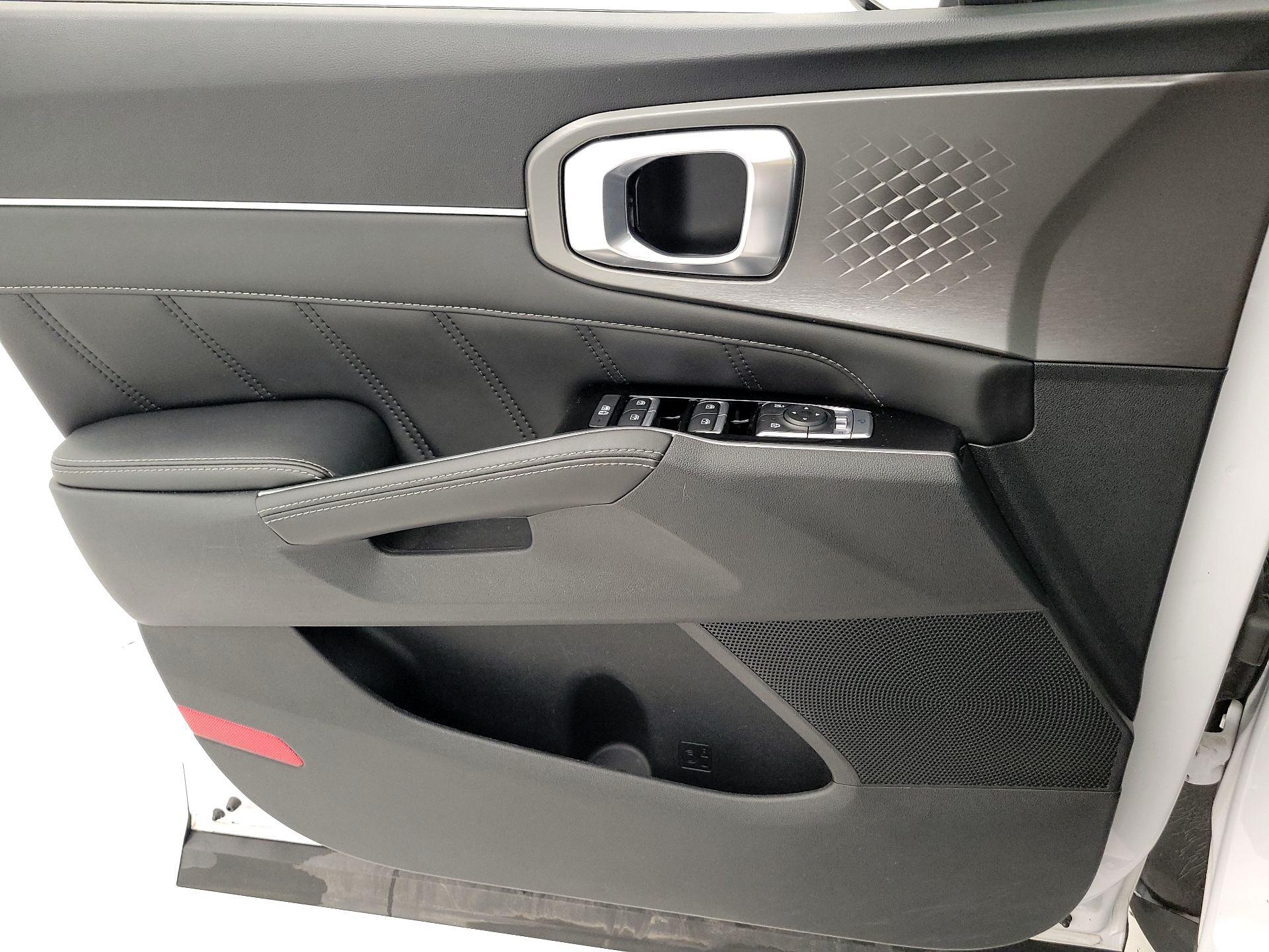 Thumbnail: 2023 Kia Sorento - 12