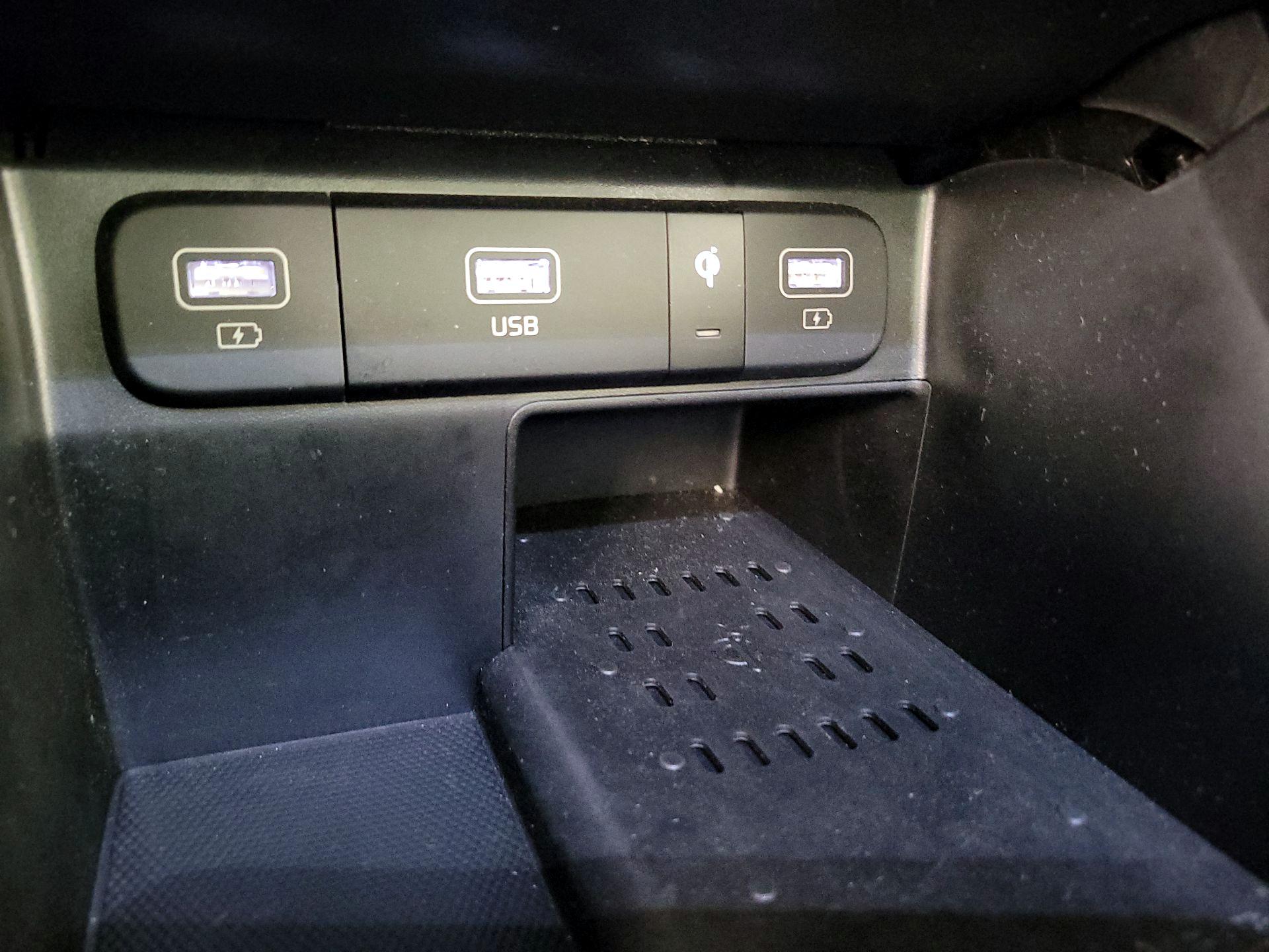 Thumbnail: 2023 Kia Sorento - 19