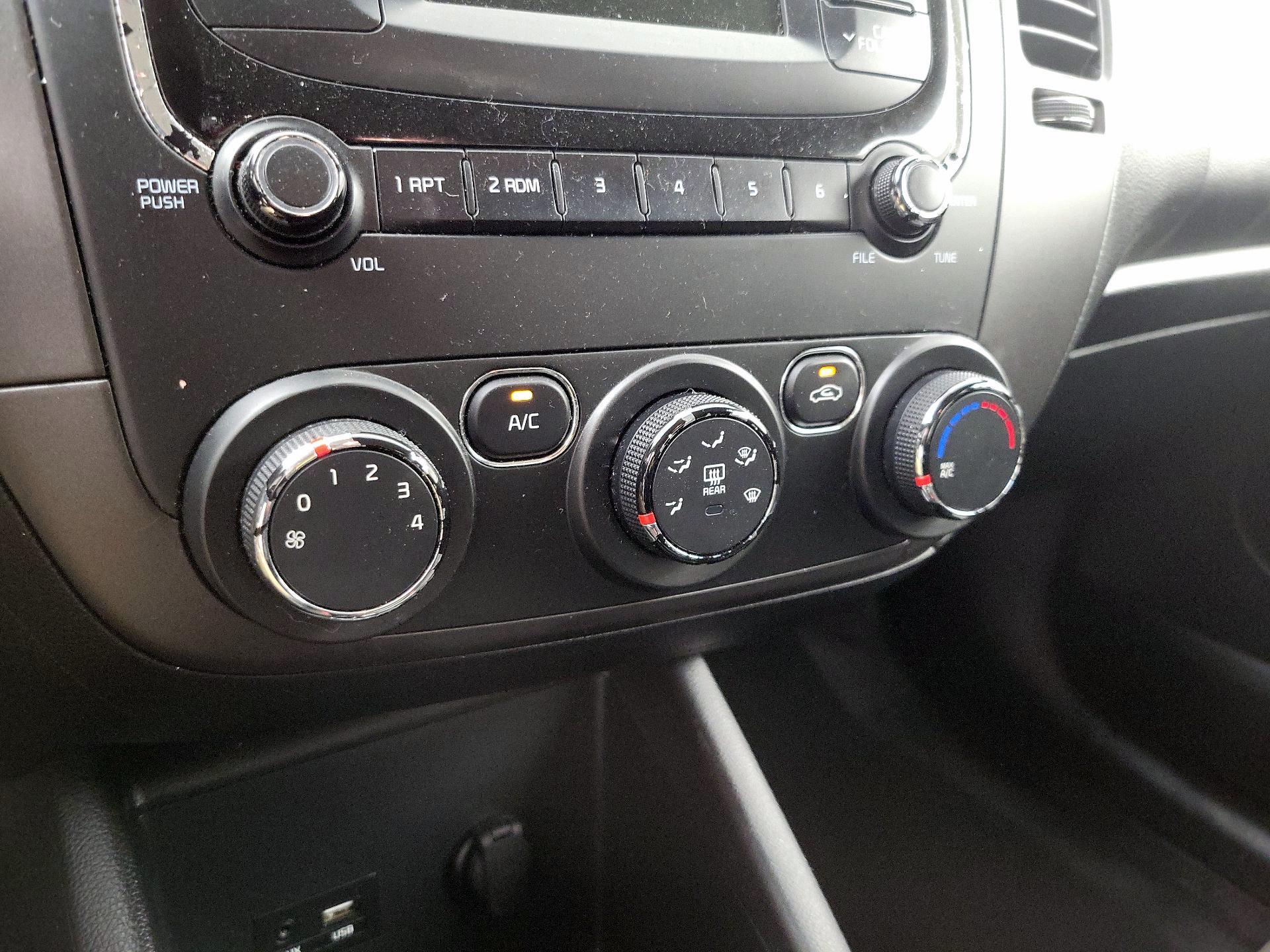 Thumbnail: 2017 Kia Forte - 15