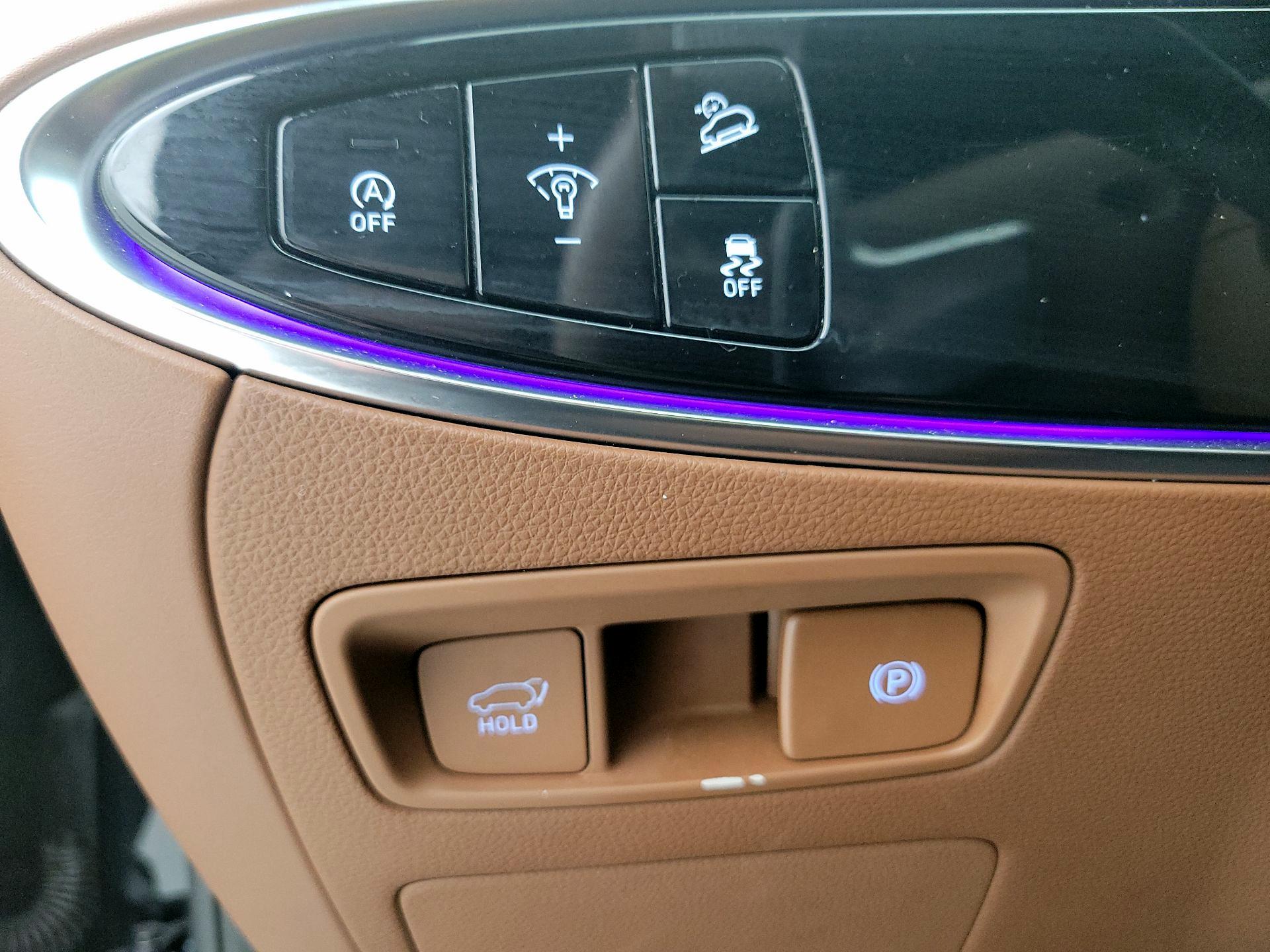 Thumbnail: 2022 Genesis GV70 - 13