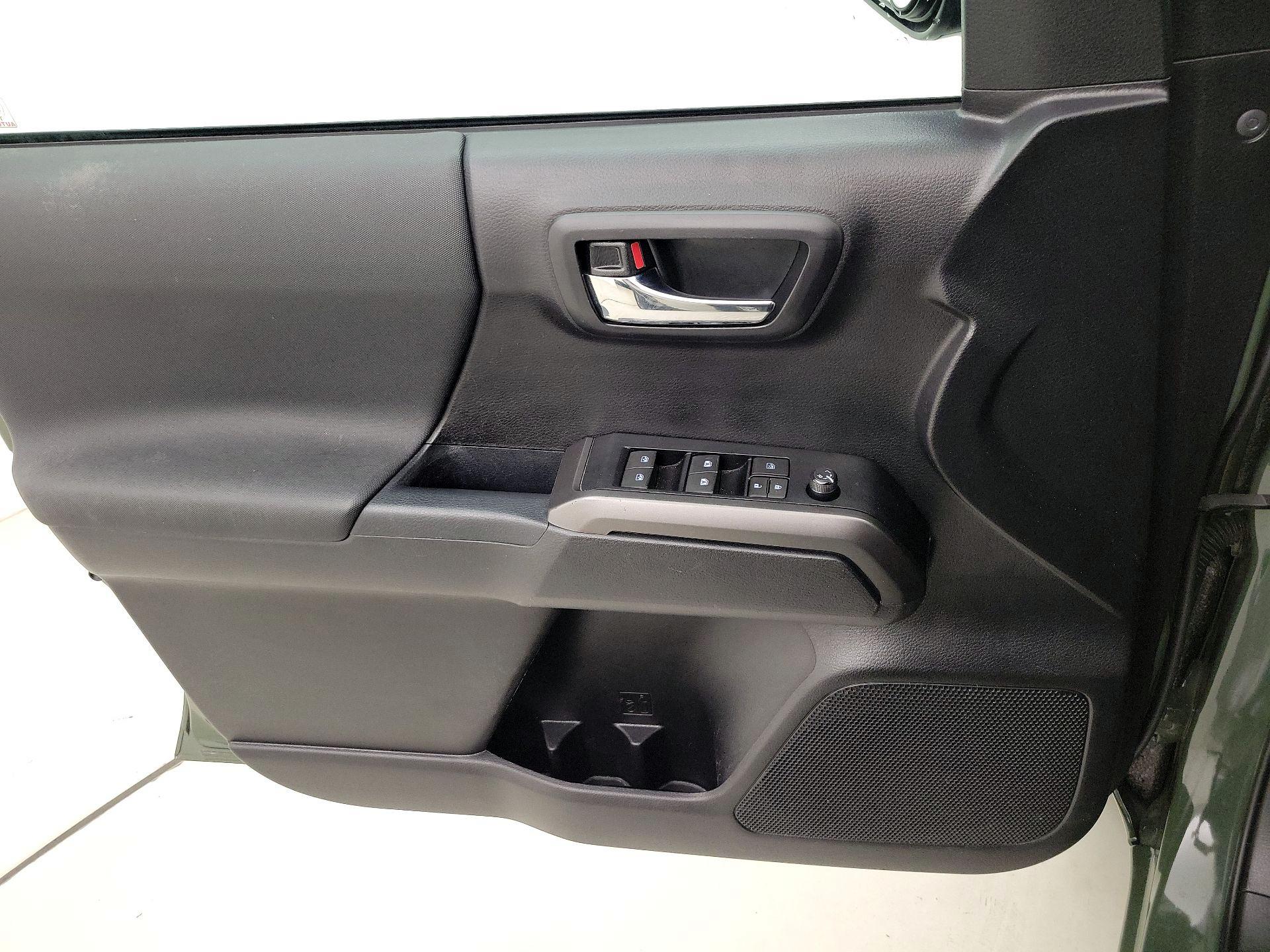 Thumbnail: 2021 Toyota Tacoma - 12