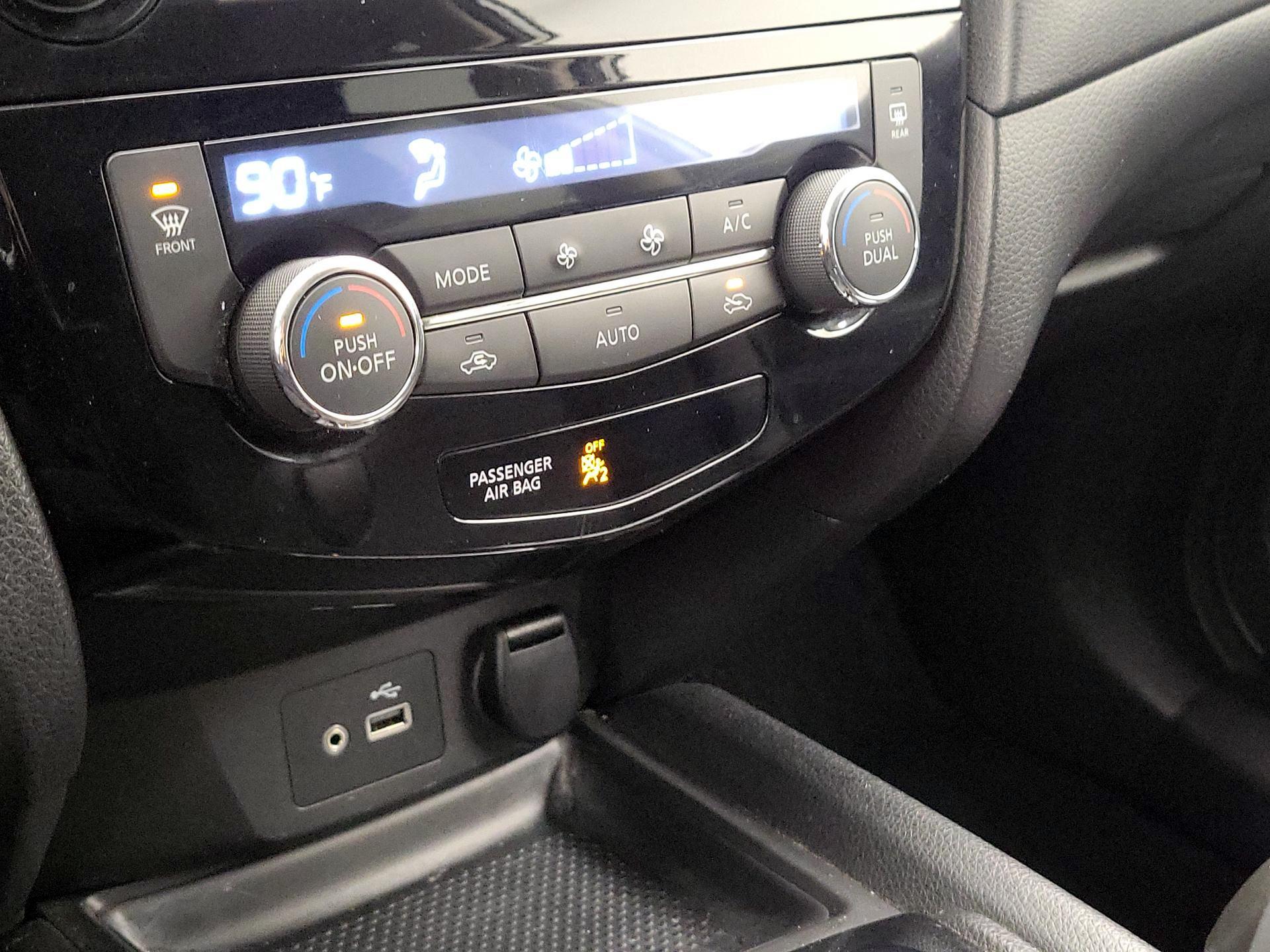 Thumbnail: 2018 Nissan Rogue - 17