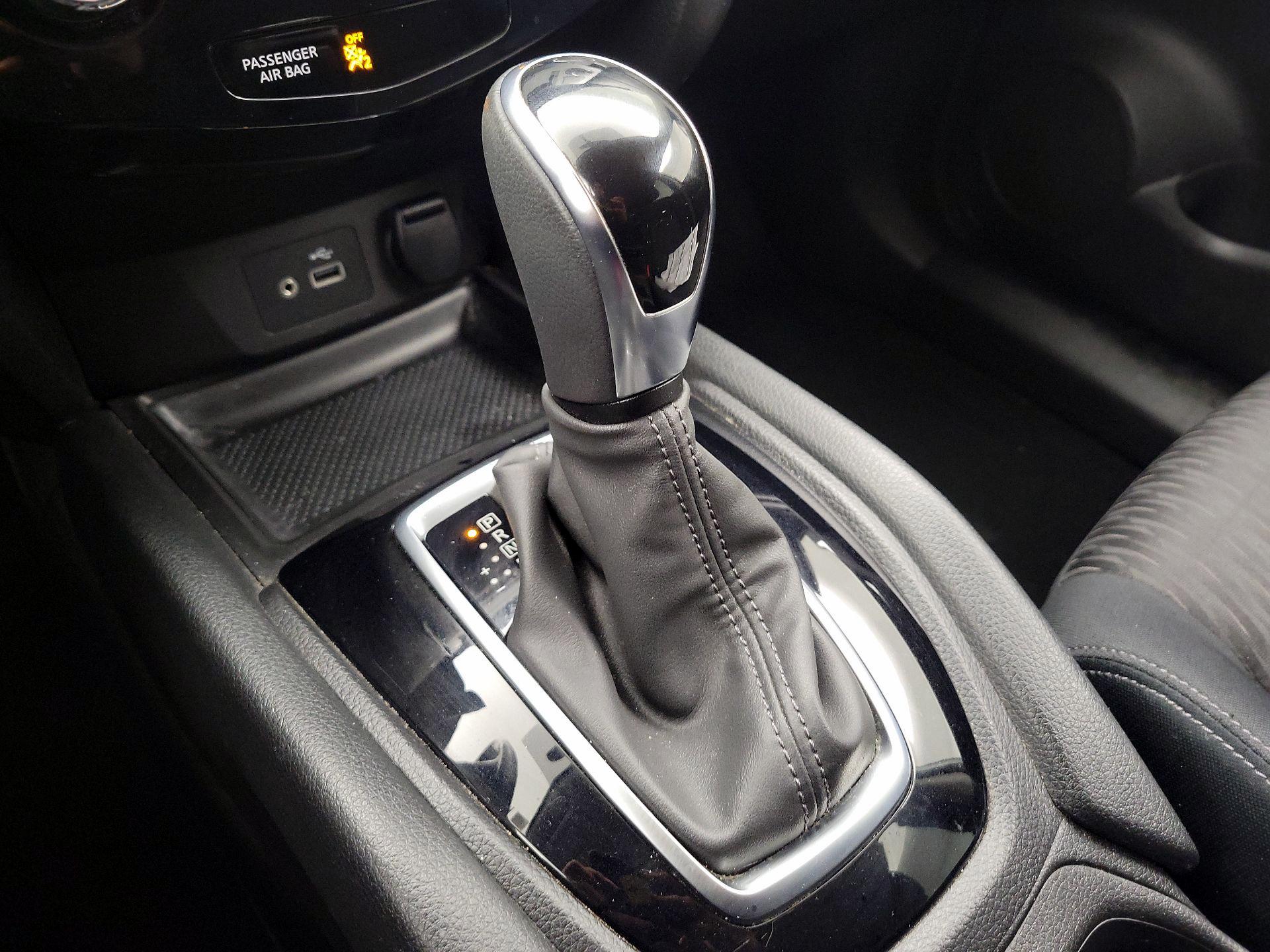 Thumbnail: 2018 Nissan Rogue - 18