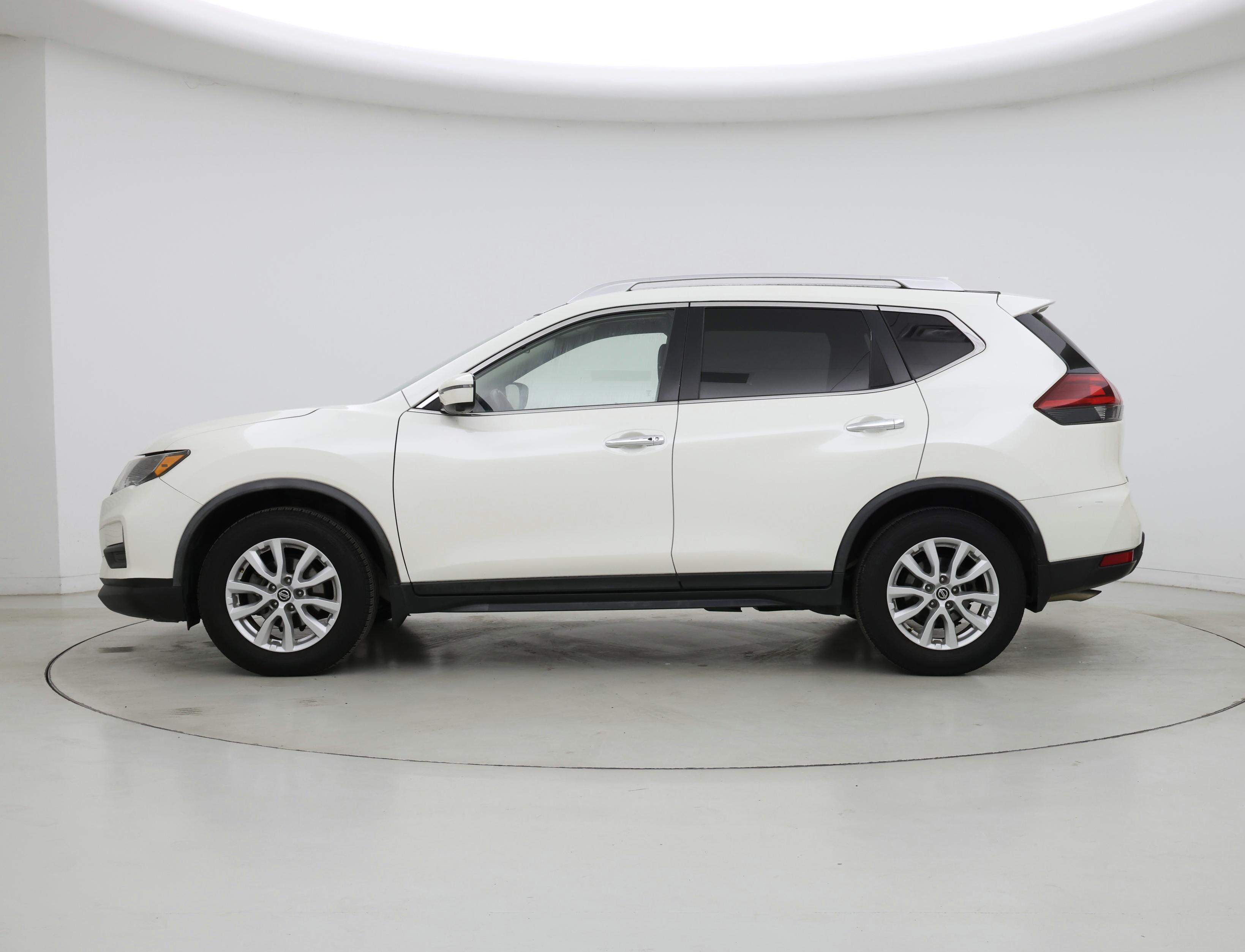 Thumbnail: 2018 Nissan Rogue - 3