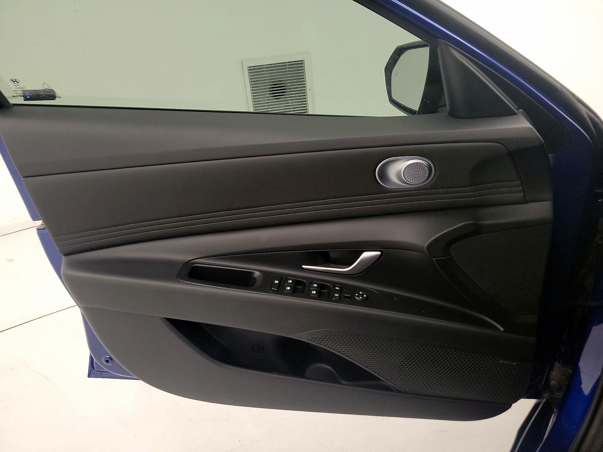 Thumbnail: 2022 Hyundai Elantra - 12