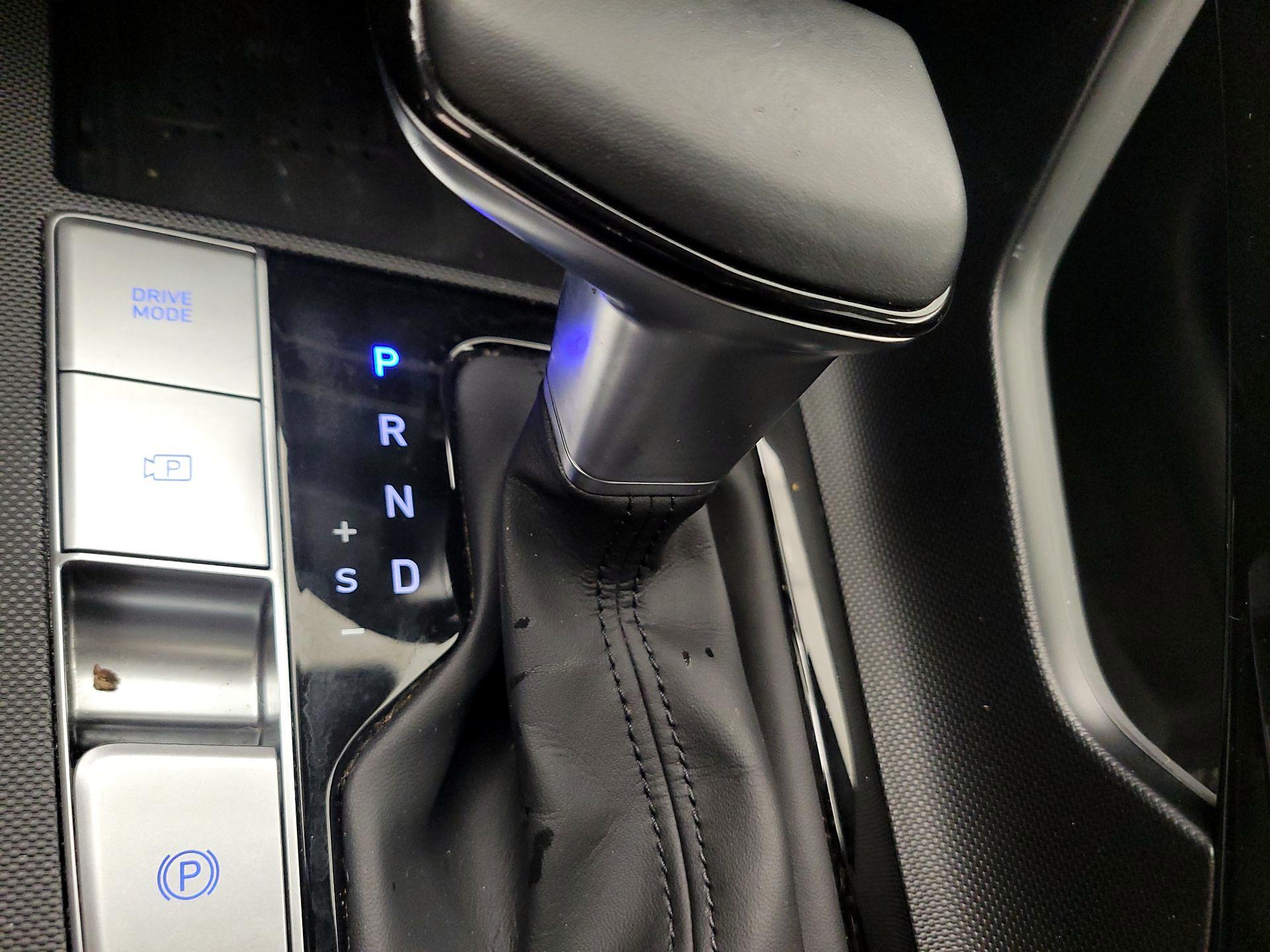 Thumbnail: 2022 Hyundai Elantra - 17