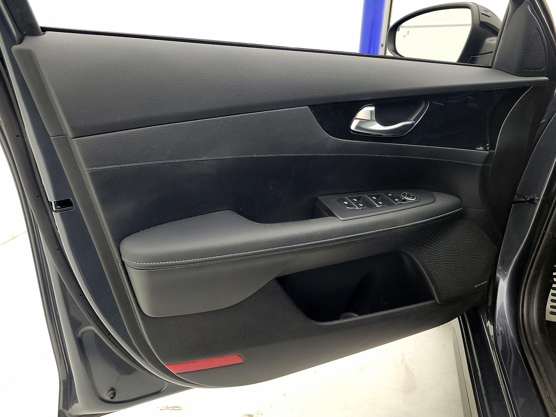 Thumbnail: 2023 Kia Forte - 12