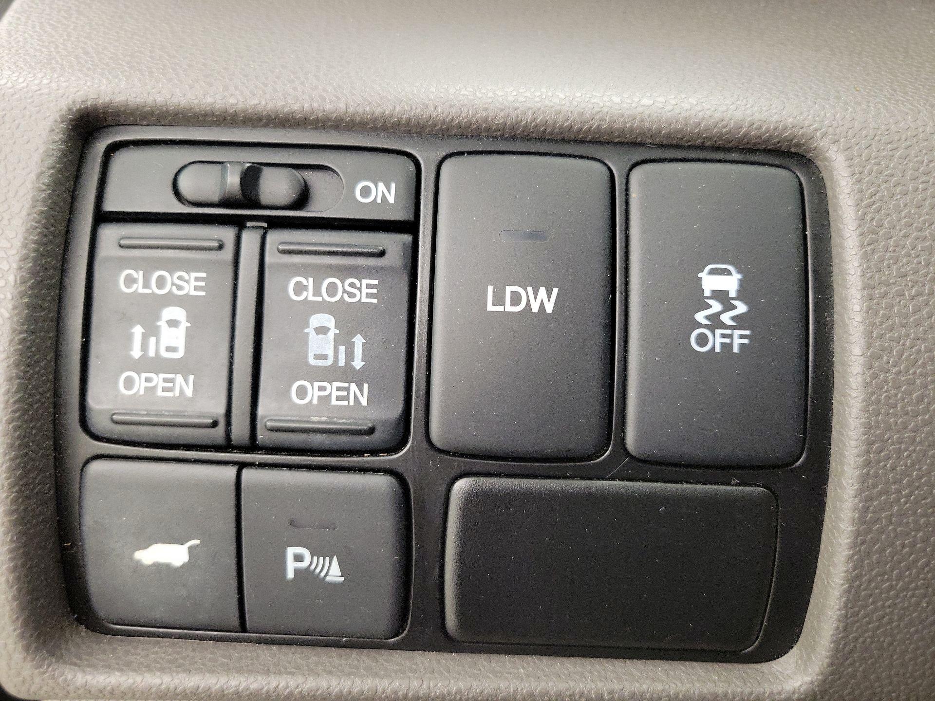 Thumbnail: 2015 Honda Odyssey - 13