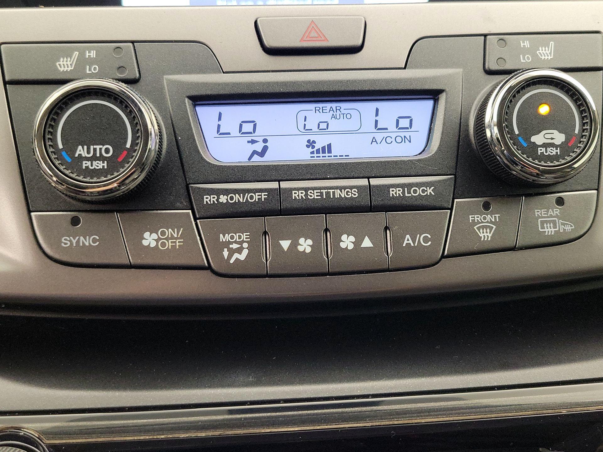 Thumbnail: 2015 Honda Odyssey - 17