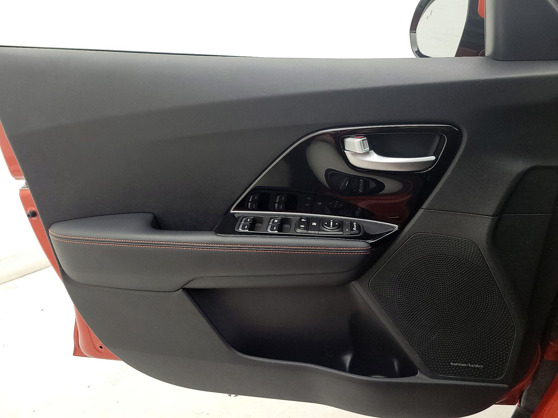 Thumbnail: 2021 Kia Niro - 12