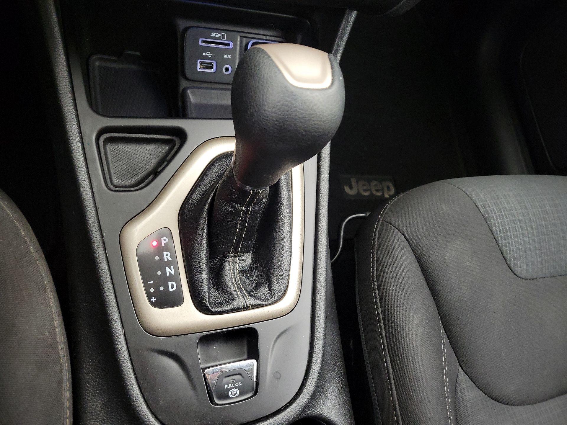 Thumbnail: 2017 Jeep Cherokee - 17