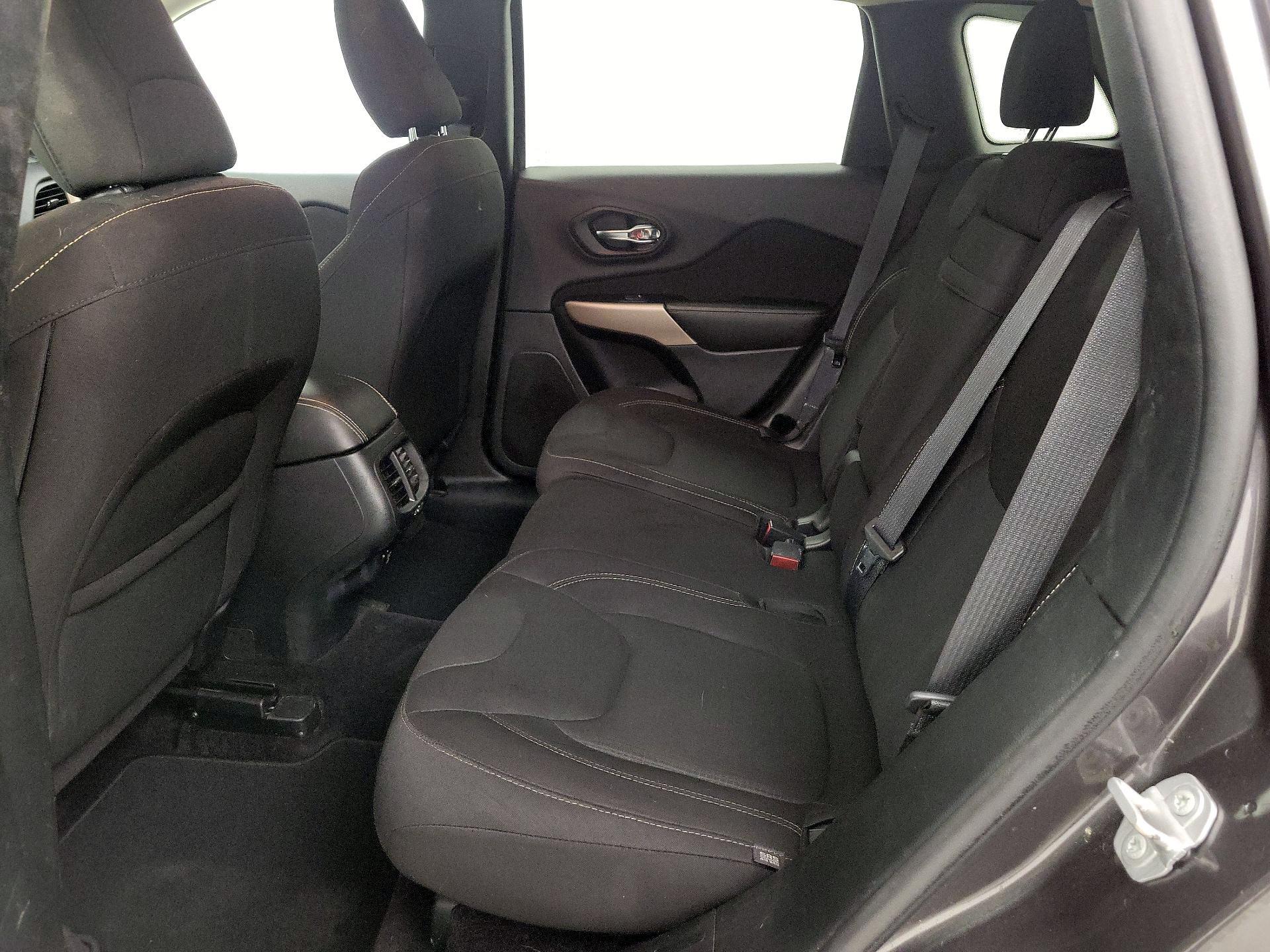 Thumbnail: 2017 Jeep Cherokee - 19