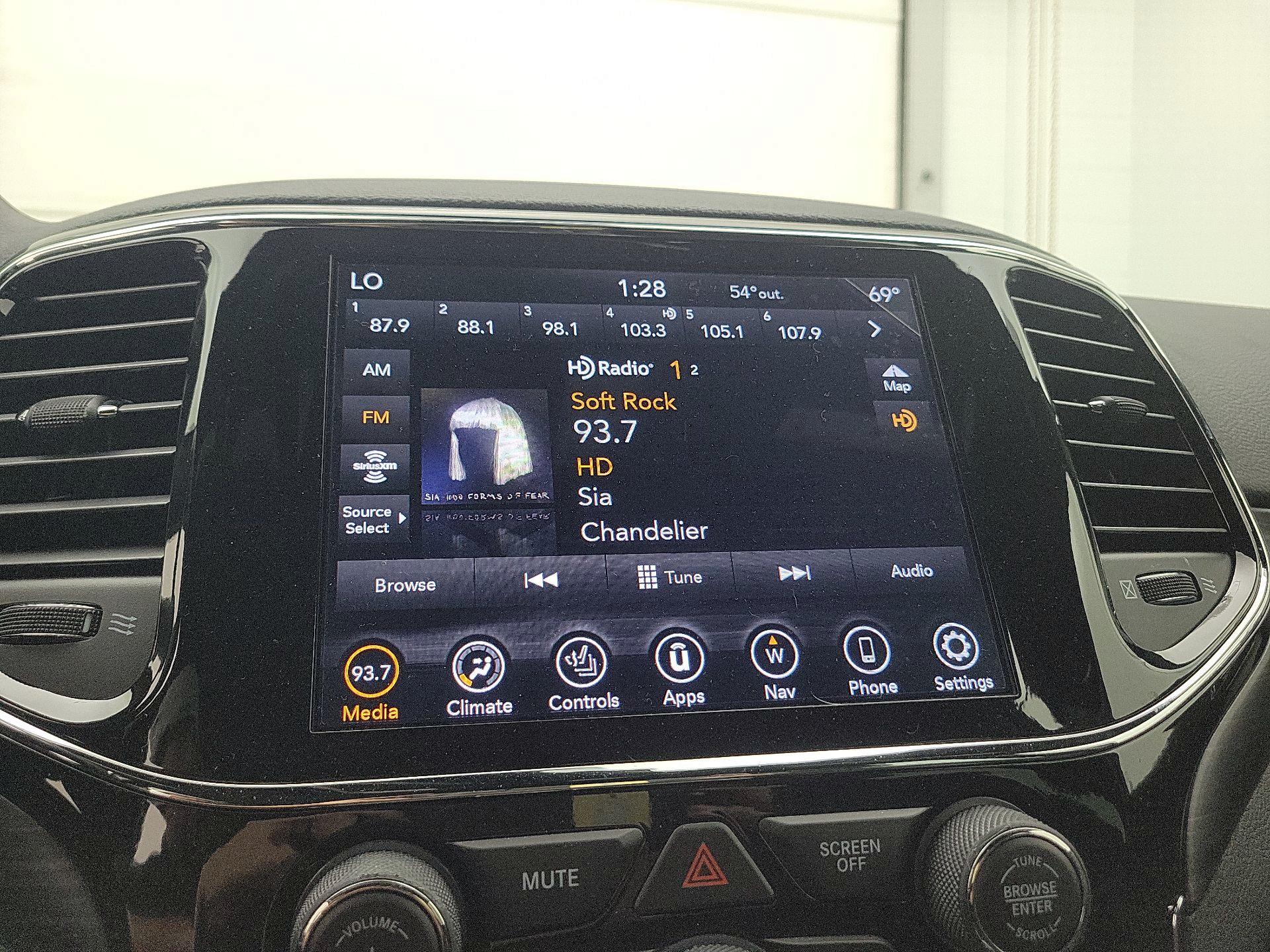 Thumbnail: 2022 Jeep Grand Cherokee - 16