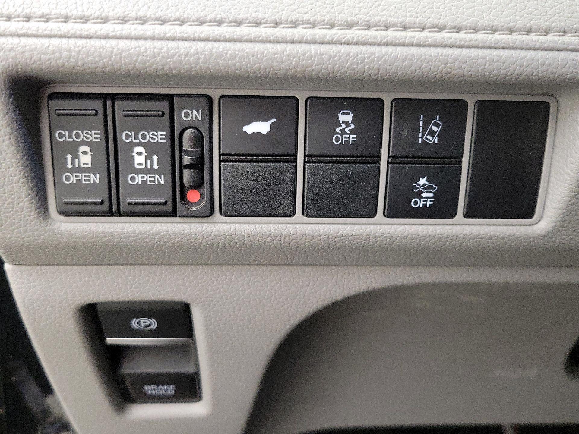 Thumbnail: 2019 Honda Odyssey - 13