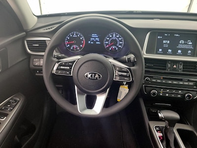 Steering Wheel & Instrument Cluster (On)