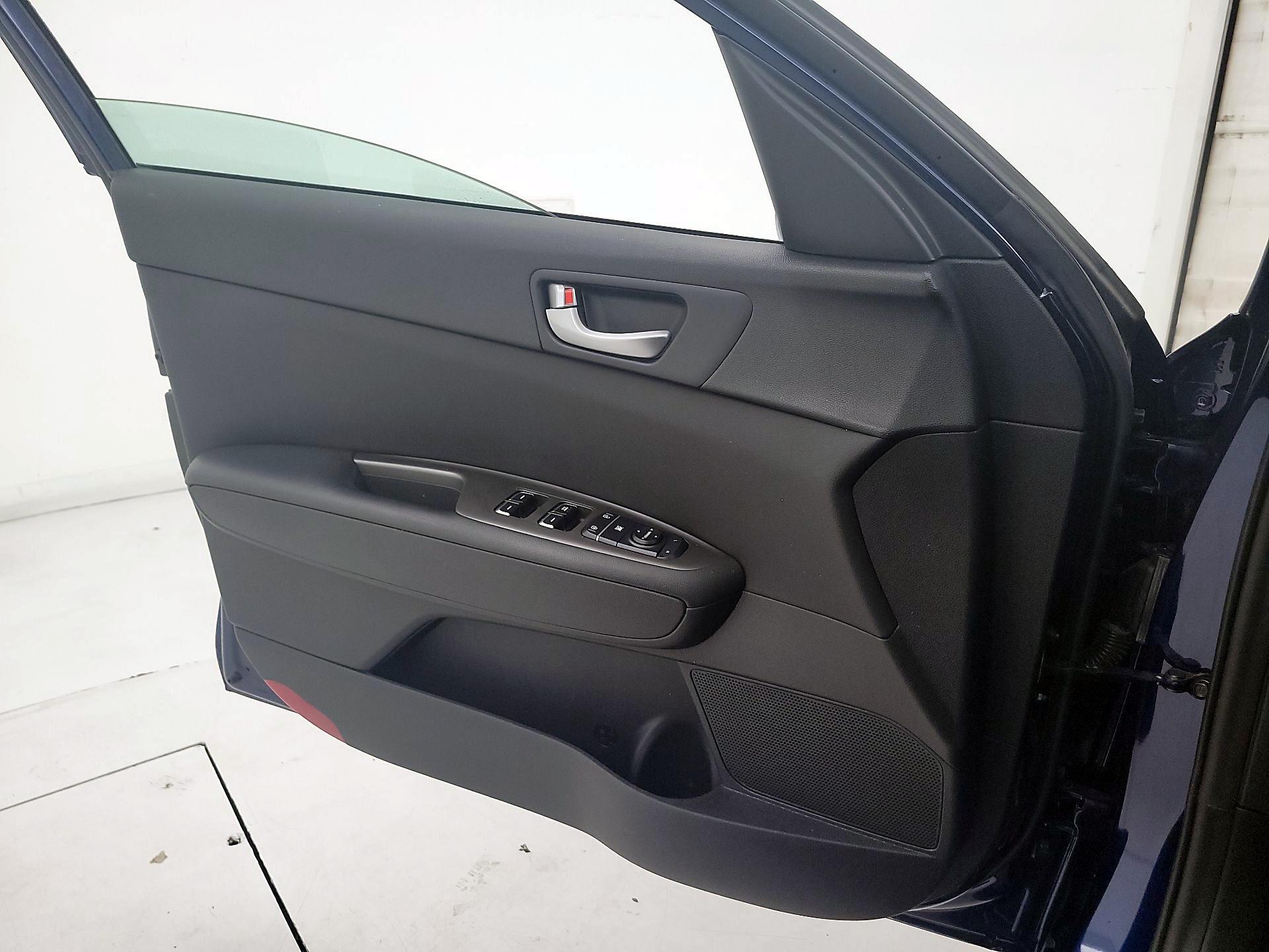 Thumbnail: 2020 Kia Optima - 12