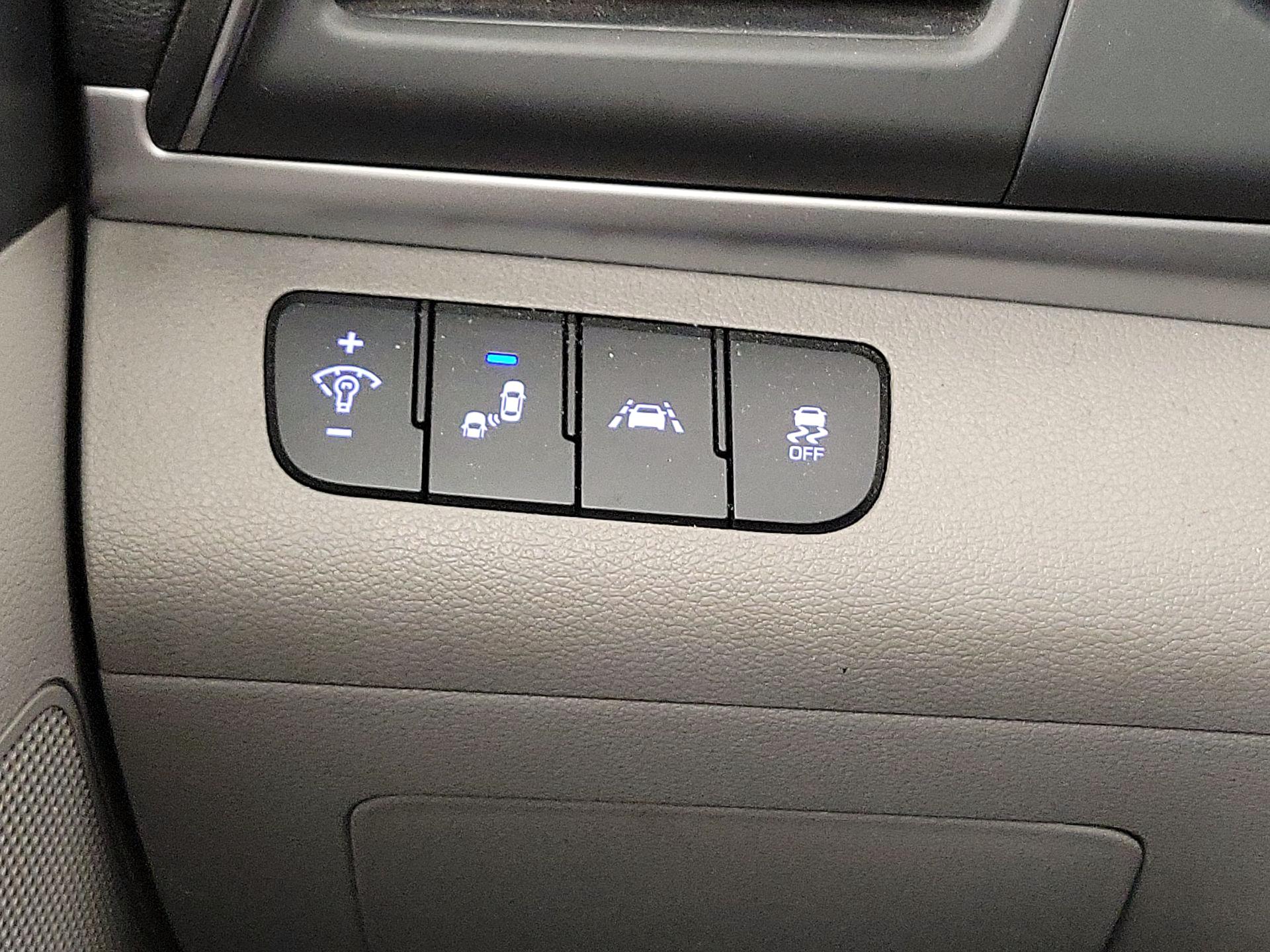 Thumbnail: 2020 Hyundai Elantra - 13