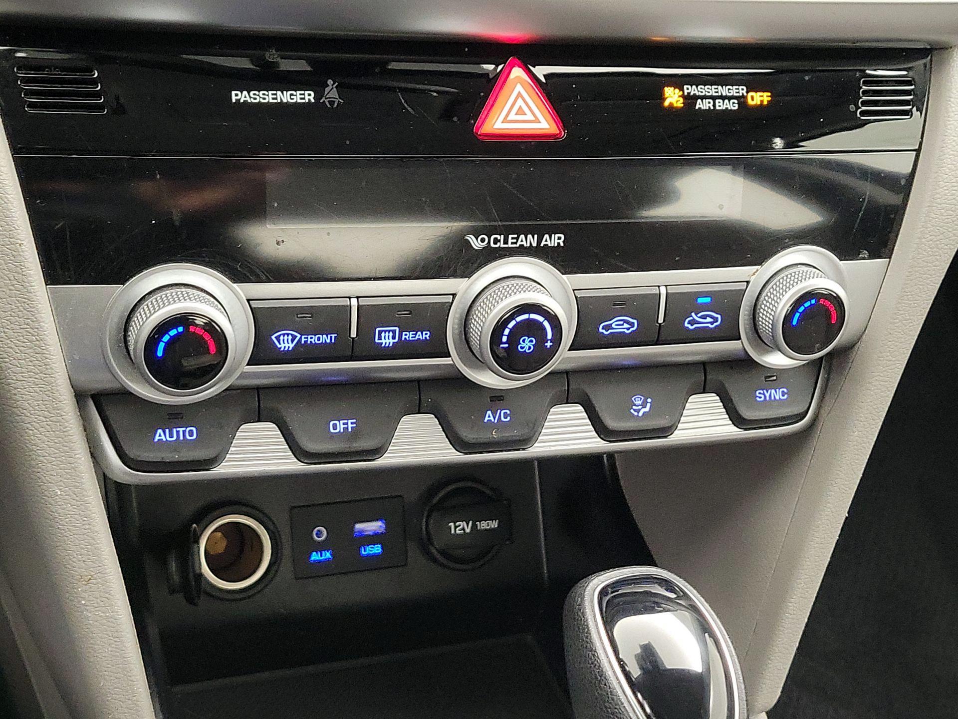 Thumbnail: 2020 Hyundai Elantra - 16