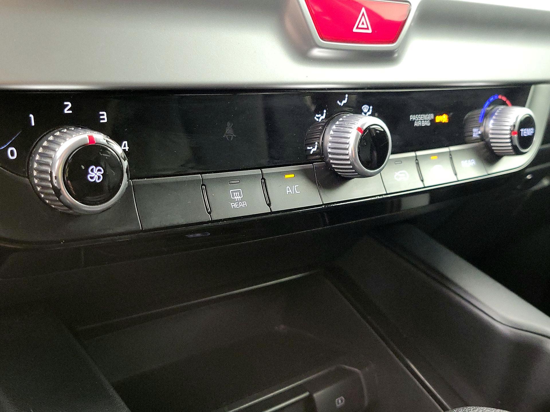 Thumbnail: 2020 Kia Telluride - 16